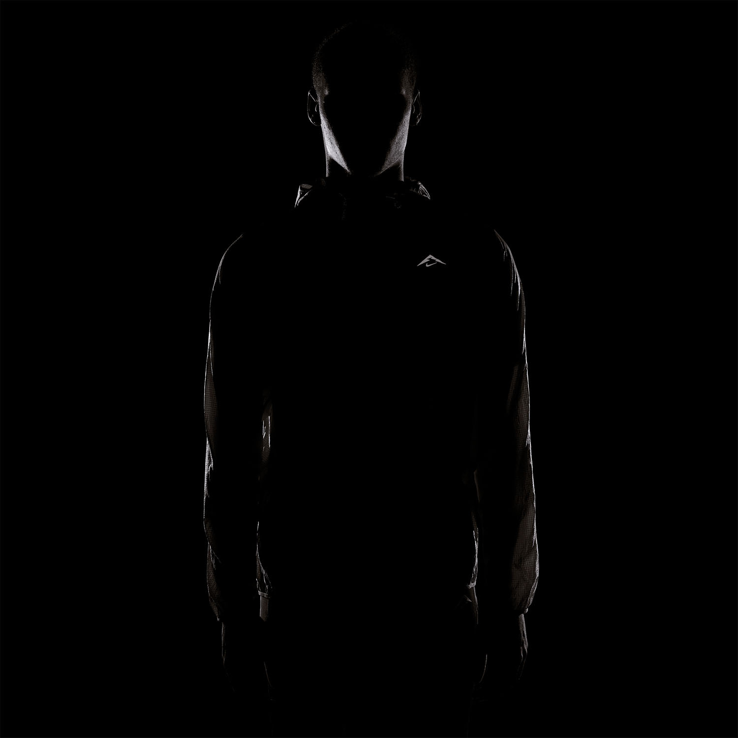 Вітровка Nike M Nk Trail Aireez Jkt FN4002-247