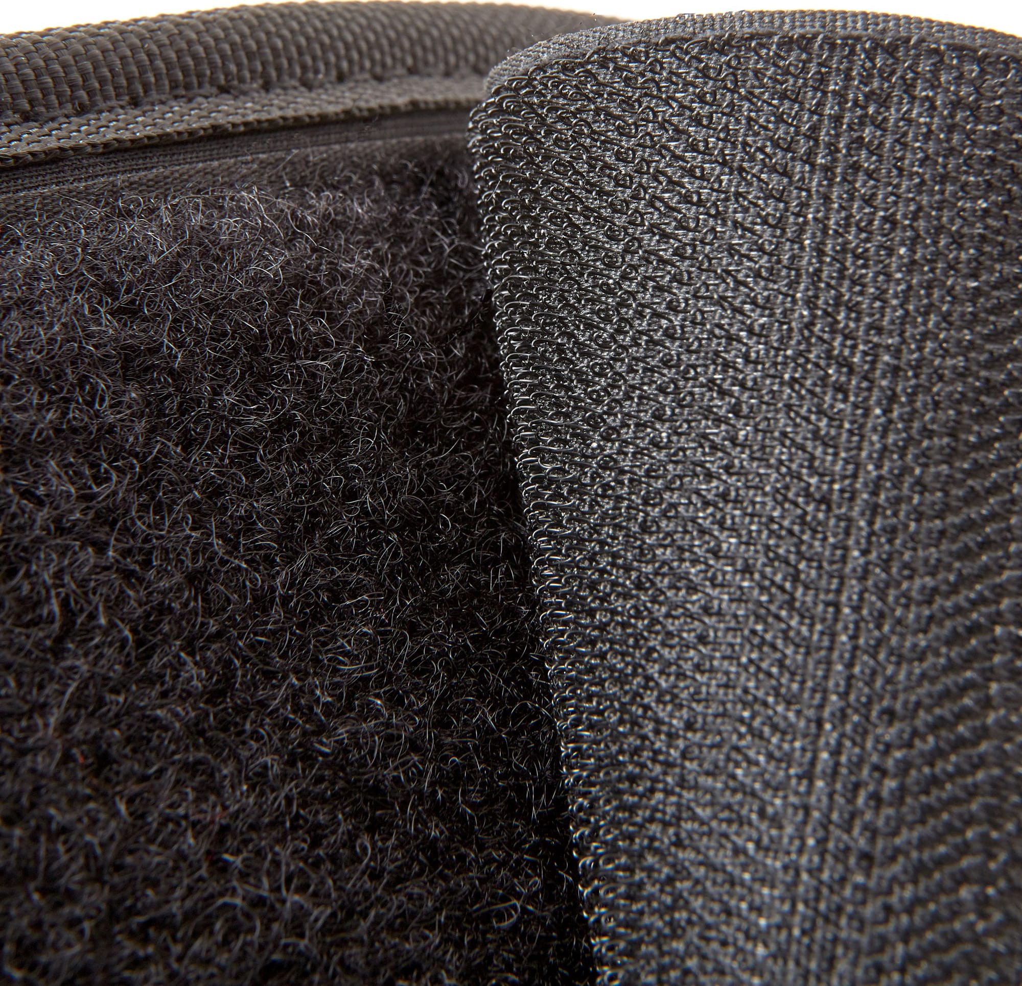 Пояс для важкої атлетики Adidas Essential Weightlifting Belt чорний S (72,4 - 85 см) (ADGB-12253-NL) ADGB-12253-NL