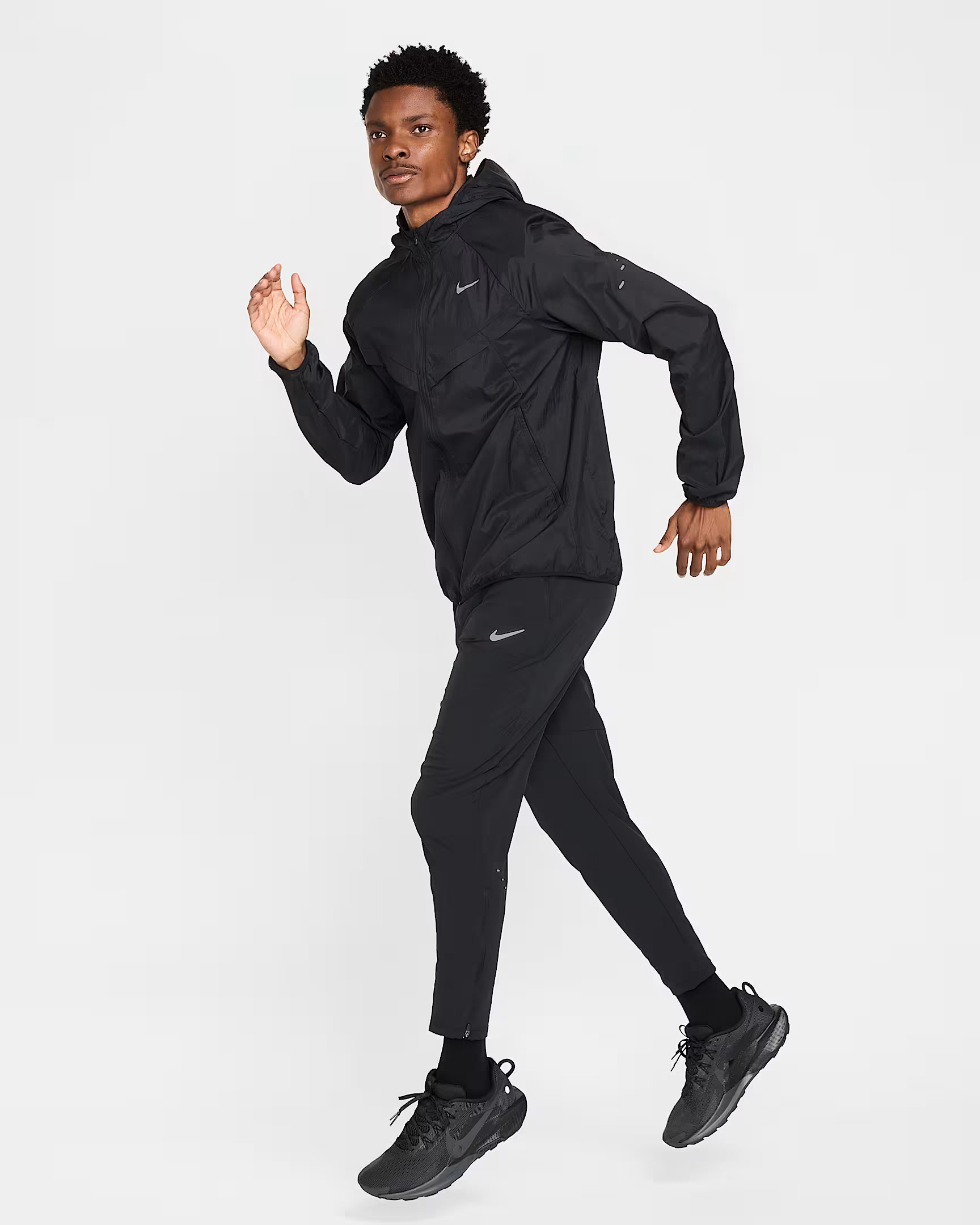 Куртка чоловіча Nike Stride MenS Repel U V Running Jacket Black HV4548-010