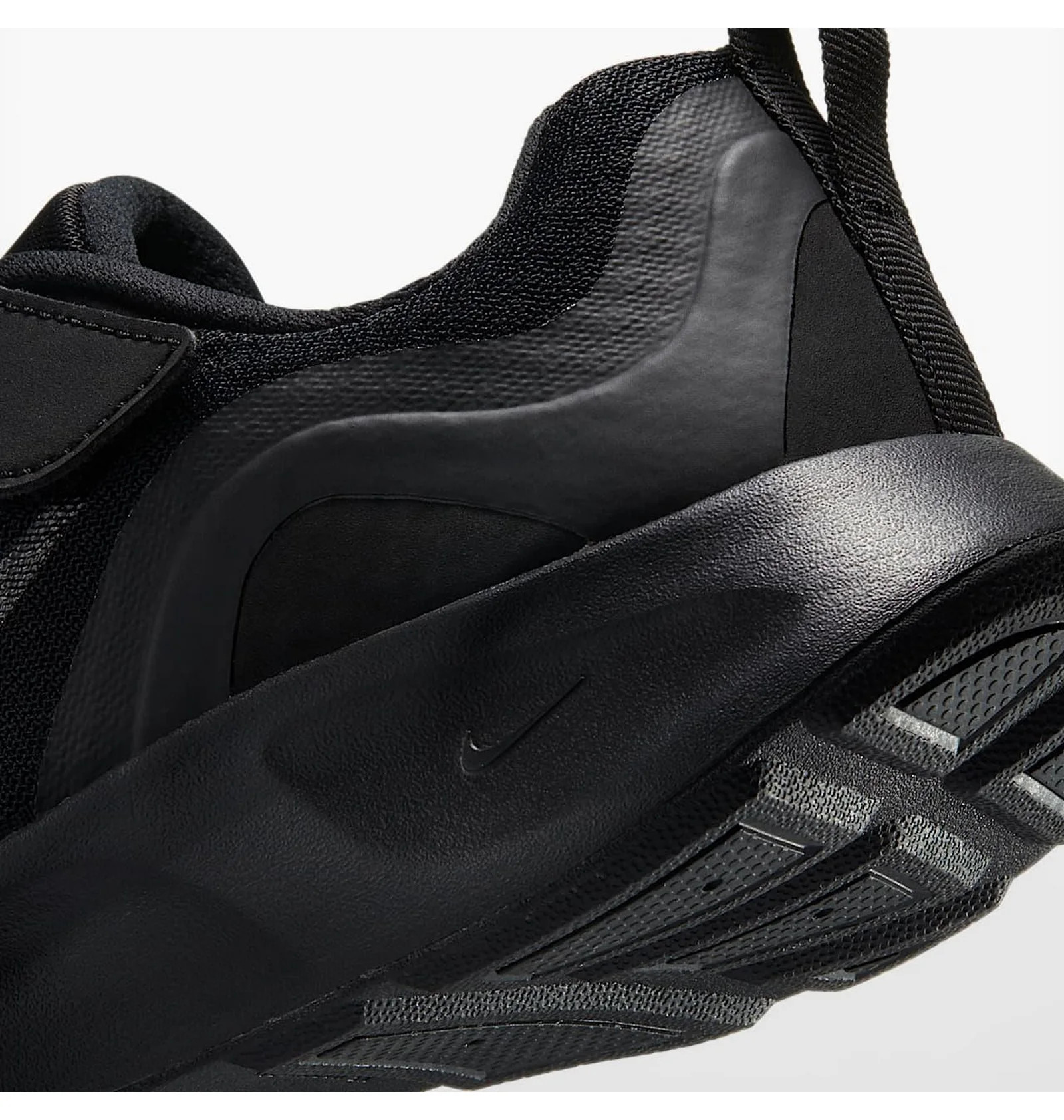 Кросівки Nike  WearAllDay CJ3817-001