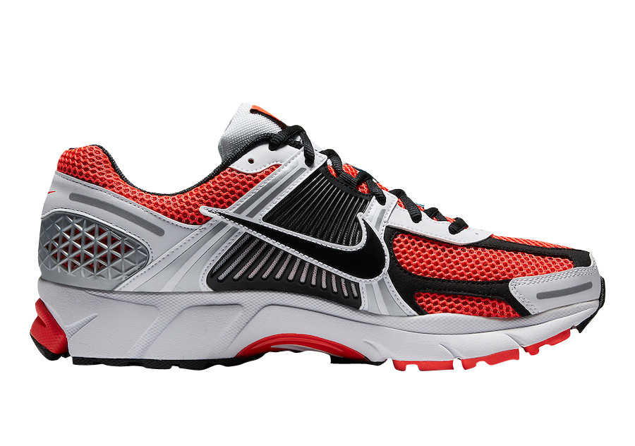 Кросівки Nike Zoom Vomero 5 SE "Bright Crimson" CZ8667-600