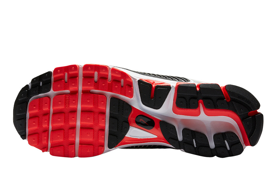 Кросівки Nike Zoom Vomero 5 SE "Bright Crimson" CZ8667-600