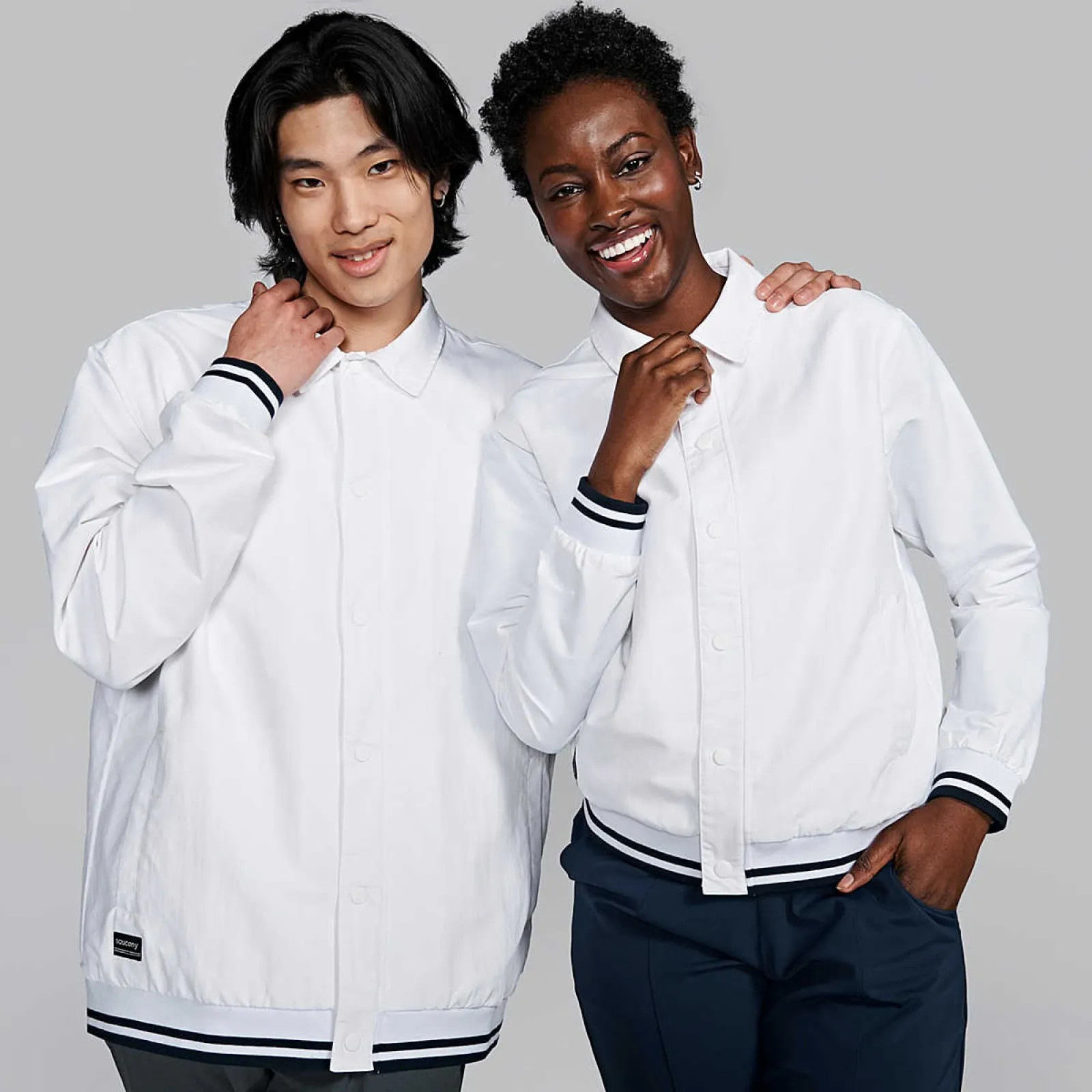 Куртка спорт. Saucony METRO COACHES JACKET SAU800075-WH
