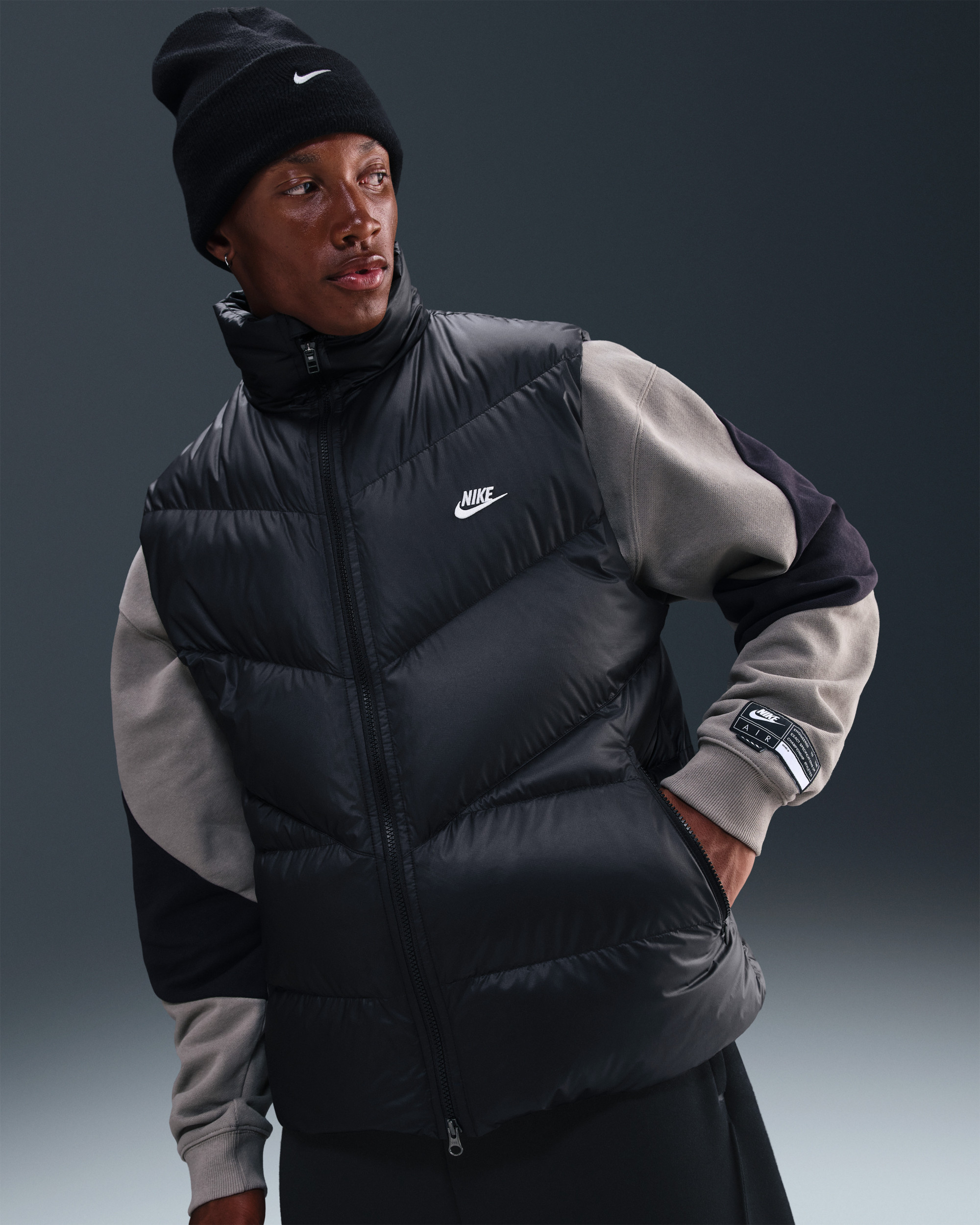 Жилетка Nike M WINDRUNNER STMNT VEST DWN HV1480-010