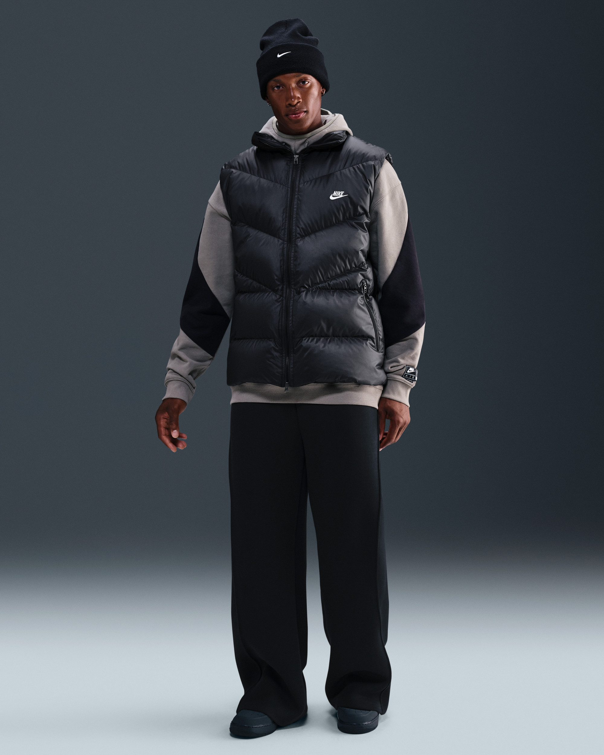 Жилетка Nike M WINDRUNNER STMNT VEST DWN HV1480-010