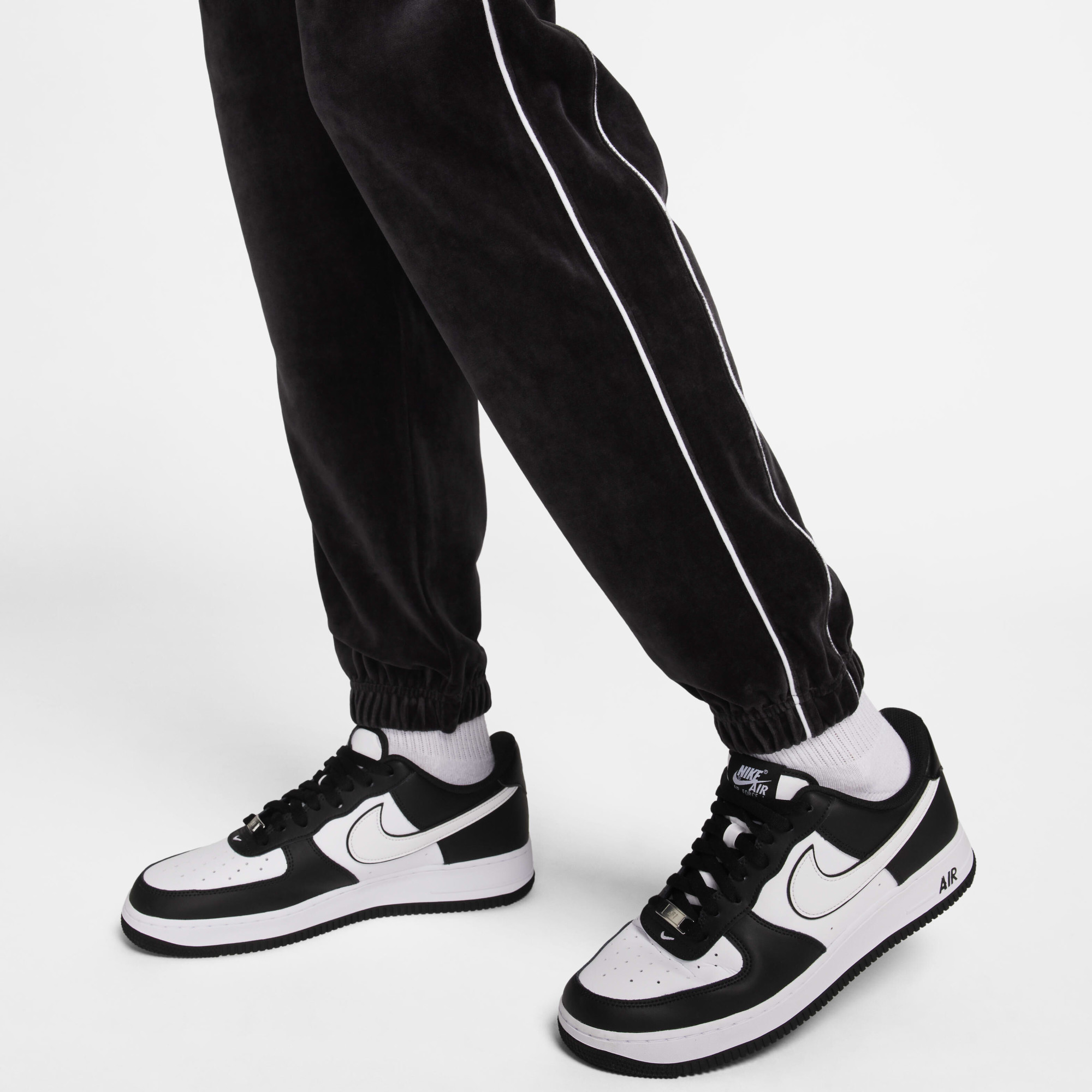 Штани чоловічі Nike Club Velour Track Pant Black FB8234-010