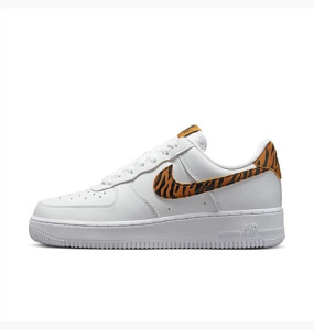 Кросівки Nike WMNS AIR FORCE 1 07 DD8959-108