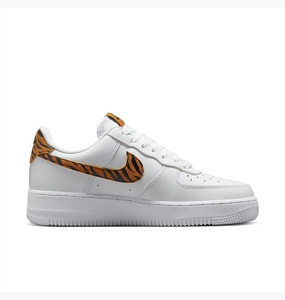 Кросівки Nike WMNS AIR FORCE 1 07 DD8959-108