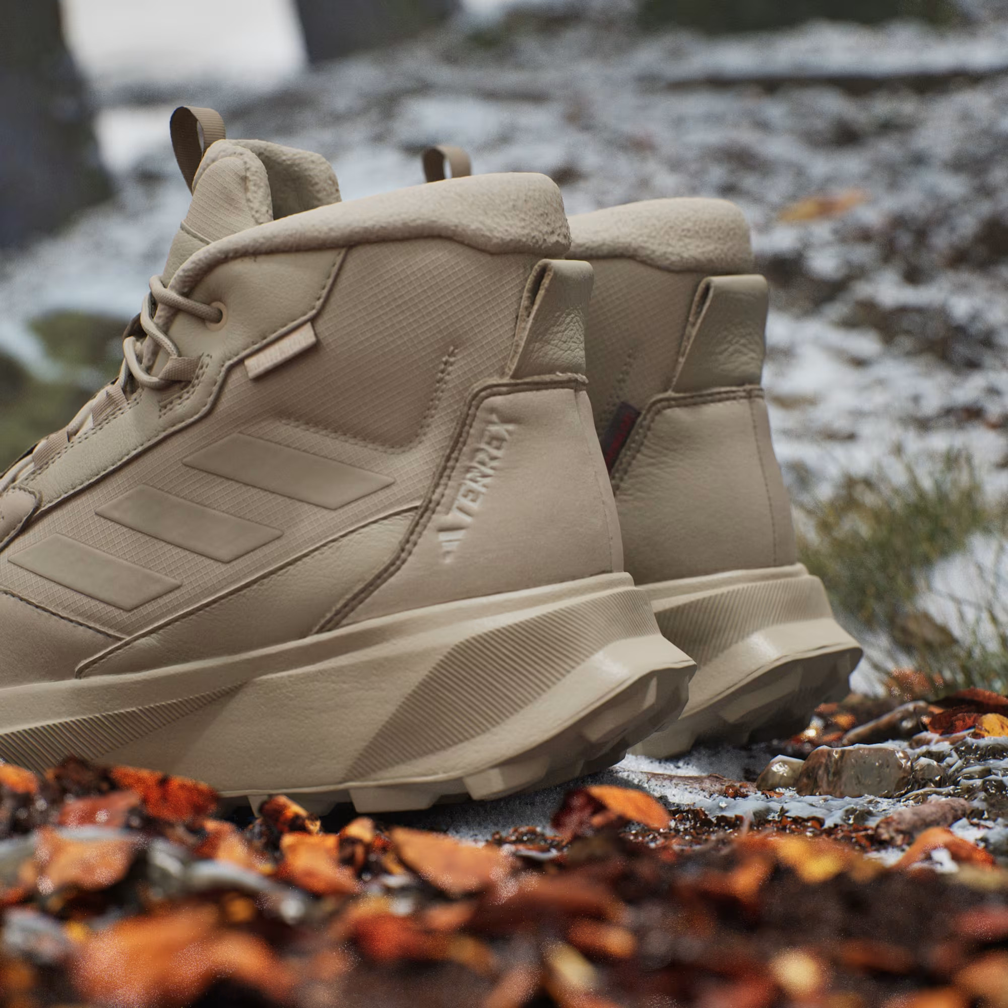 Черевики унісекс Adidas Terrex Winter Leather Mid Cut Rain.Rdy Cold.Rdy Beige ID3436