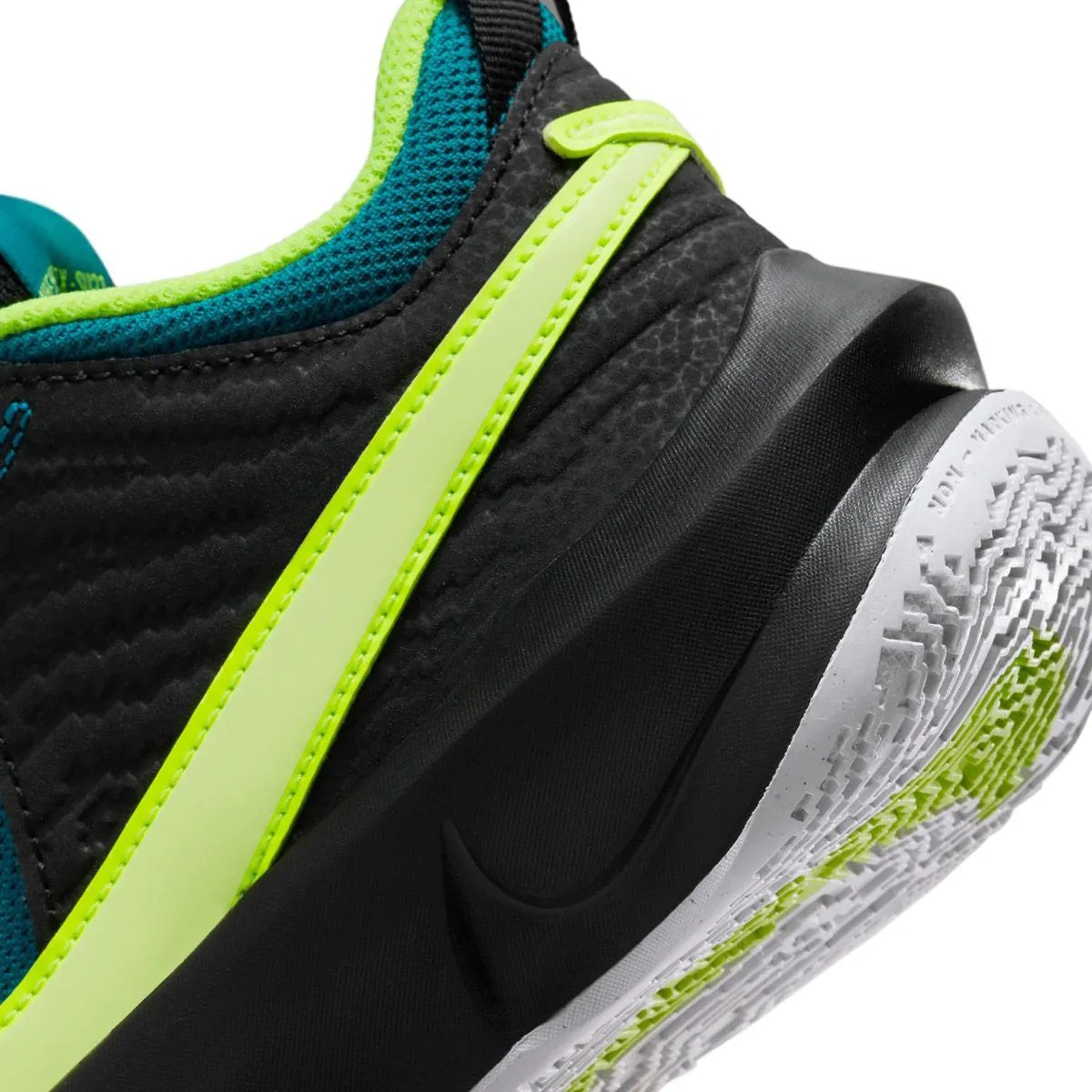 Кросівки Nike Team Hustle CW6735-012