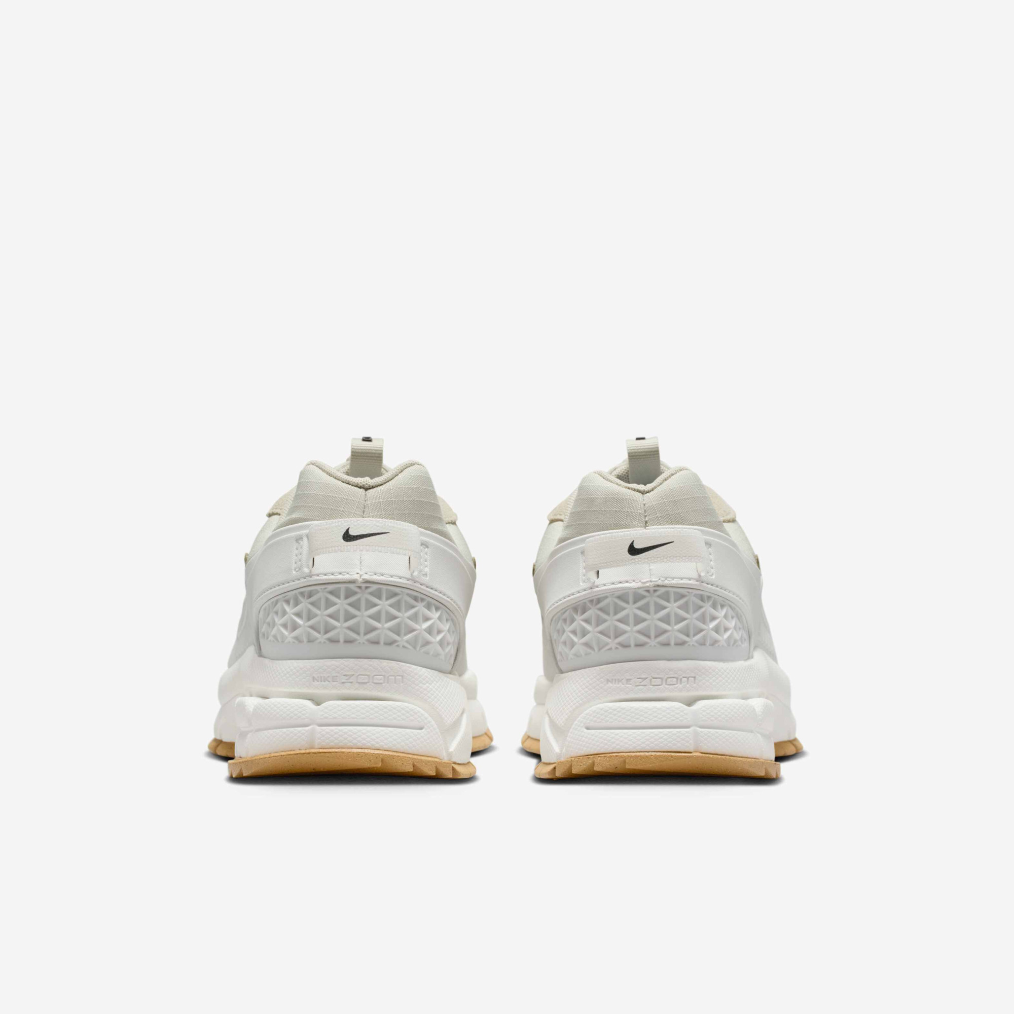 Кросівки Nike Zoom Vomero Roam HQ2181-100