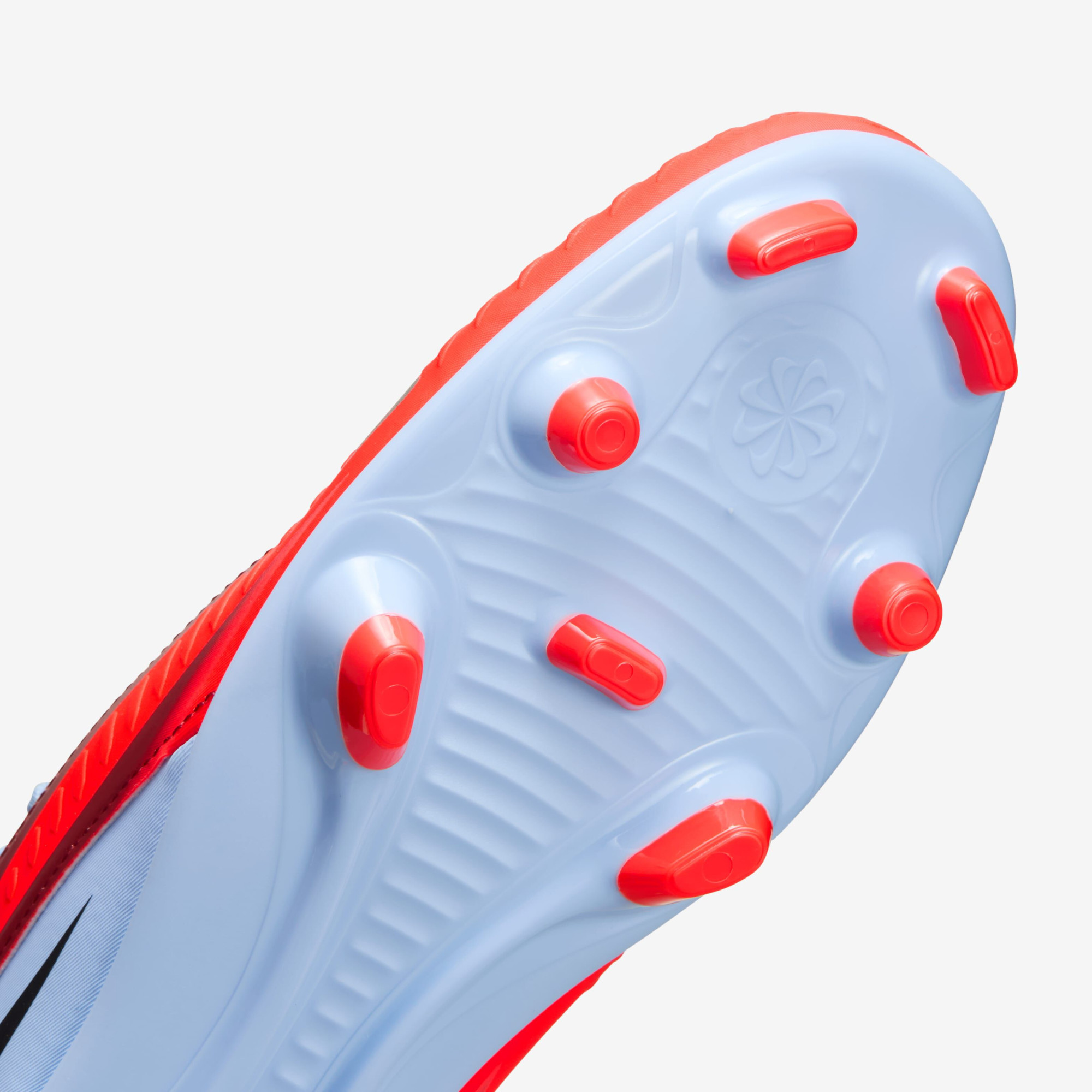 Бутси Nike PHANTOM 6 LOW CLUB FG/MG HM8933-400