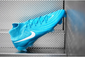 Бутси Nike PHANTOM LUNA II ELITE FG FJ2572-400