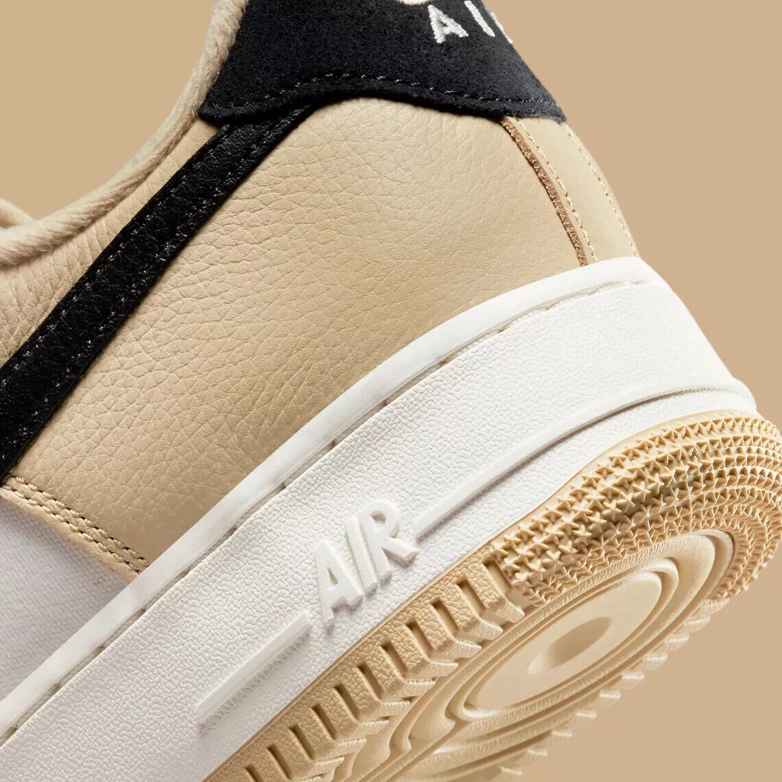 Кросівки Nike Air Force 1 07 LX DV7186-700