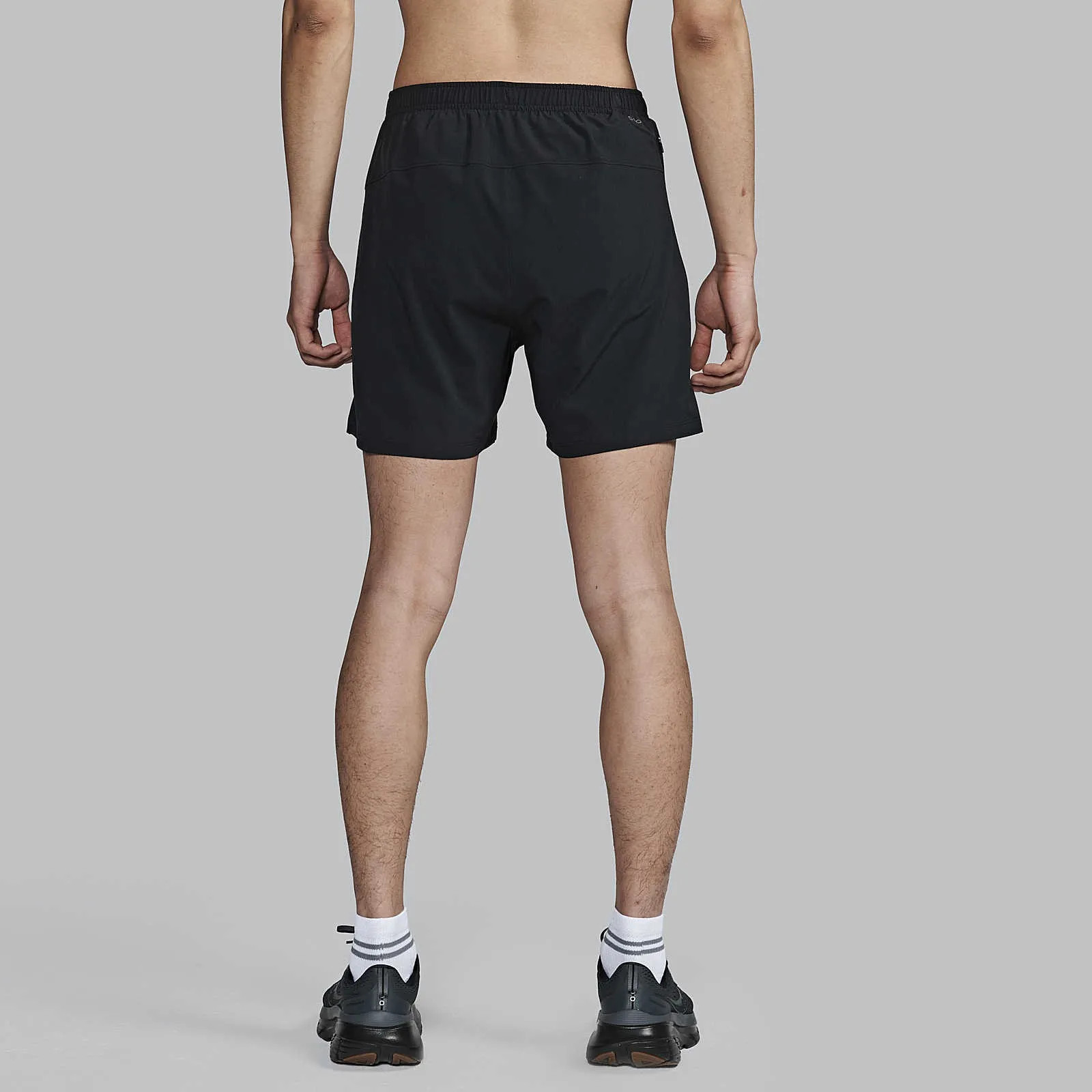Шорти Saucony OUTPACE 5" SHORT SAM800410-BK