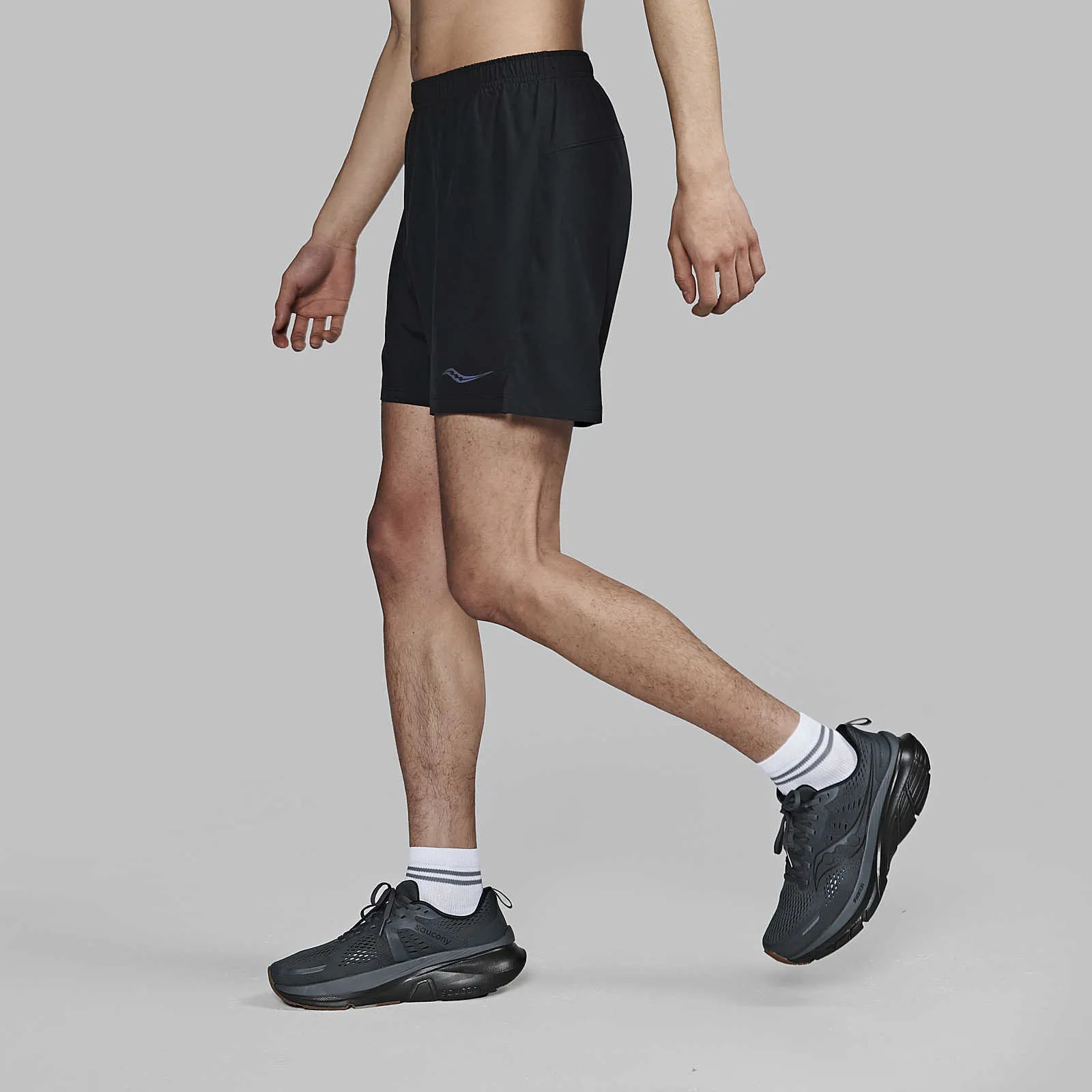 Шорти Saucony OUTPACE 5" SHORT SAM800410-BK