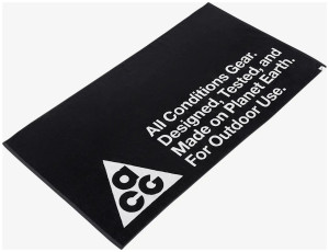 Рушник Nike TOWEL ACG GRAPHIC чорний Уні 80 х 145 см N.101.3206.012.OS