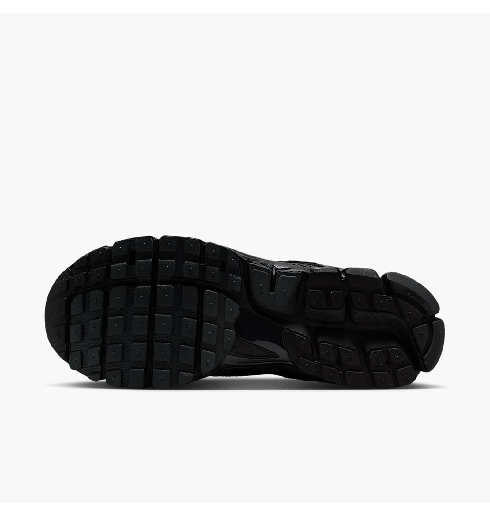 Кросівки  Nike Zoom Vomero 5 IM6597-001