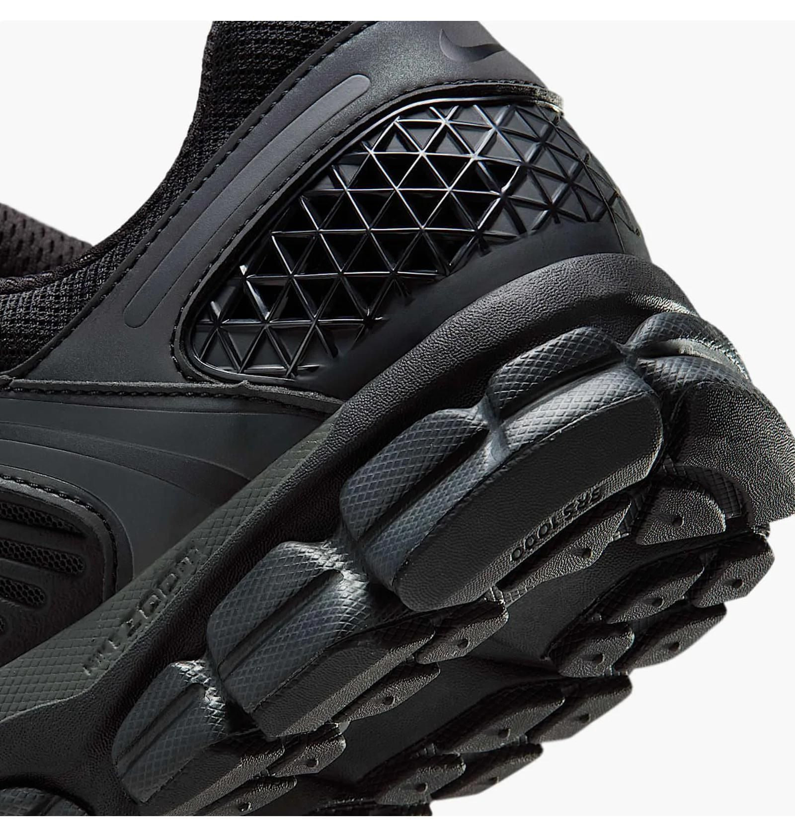 Кросівки  Nike Zoom Vomero 5 IM6597-001