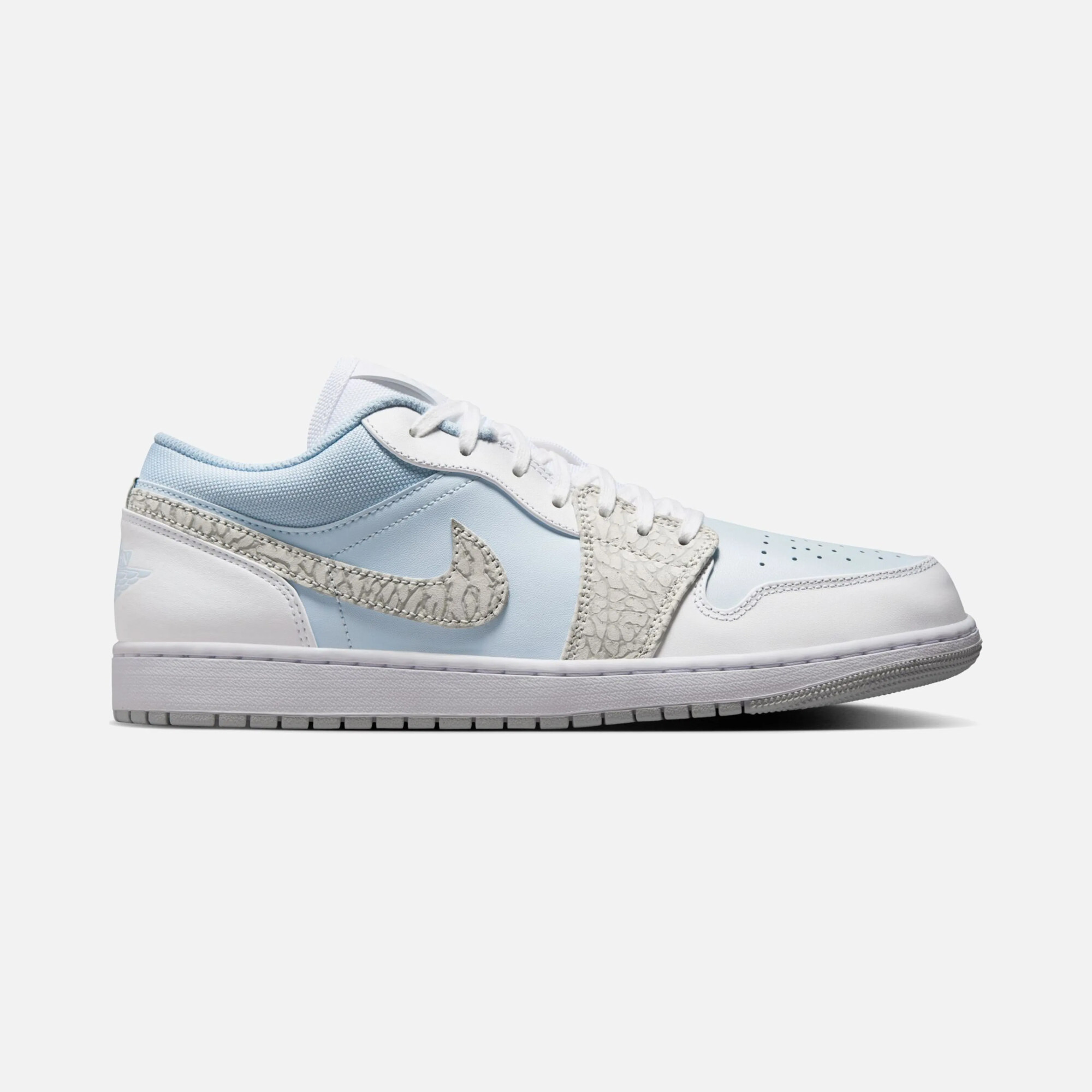 Кросівки чоловічі Air Jordan 1 Low Se Light Blue IB7692-400