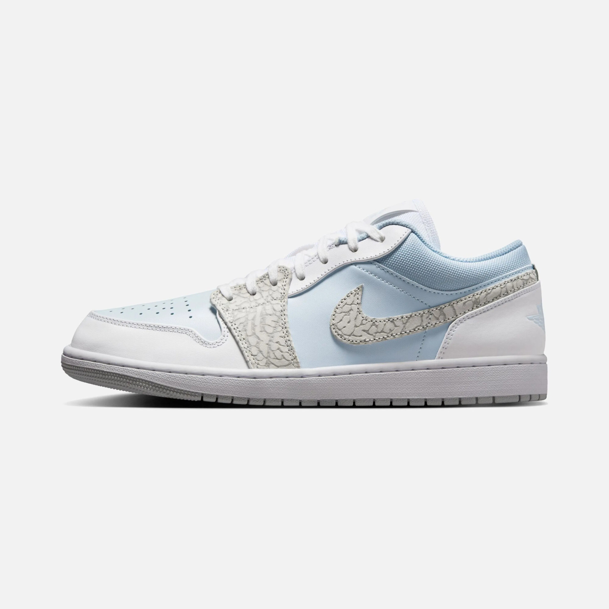 Кросівки чоловічі Air Jordan 1 Low Se Light Blue IB7692-400