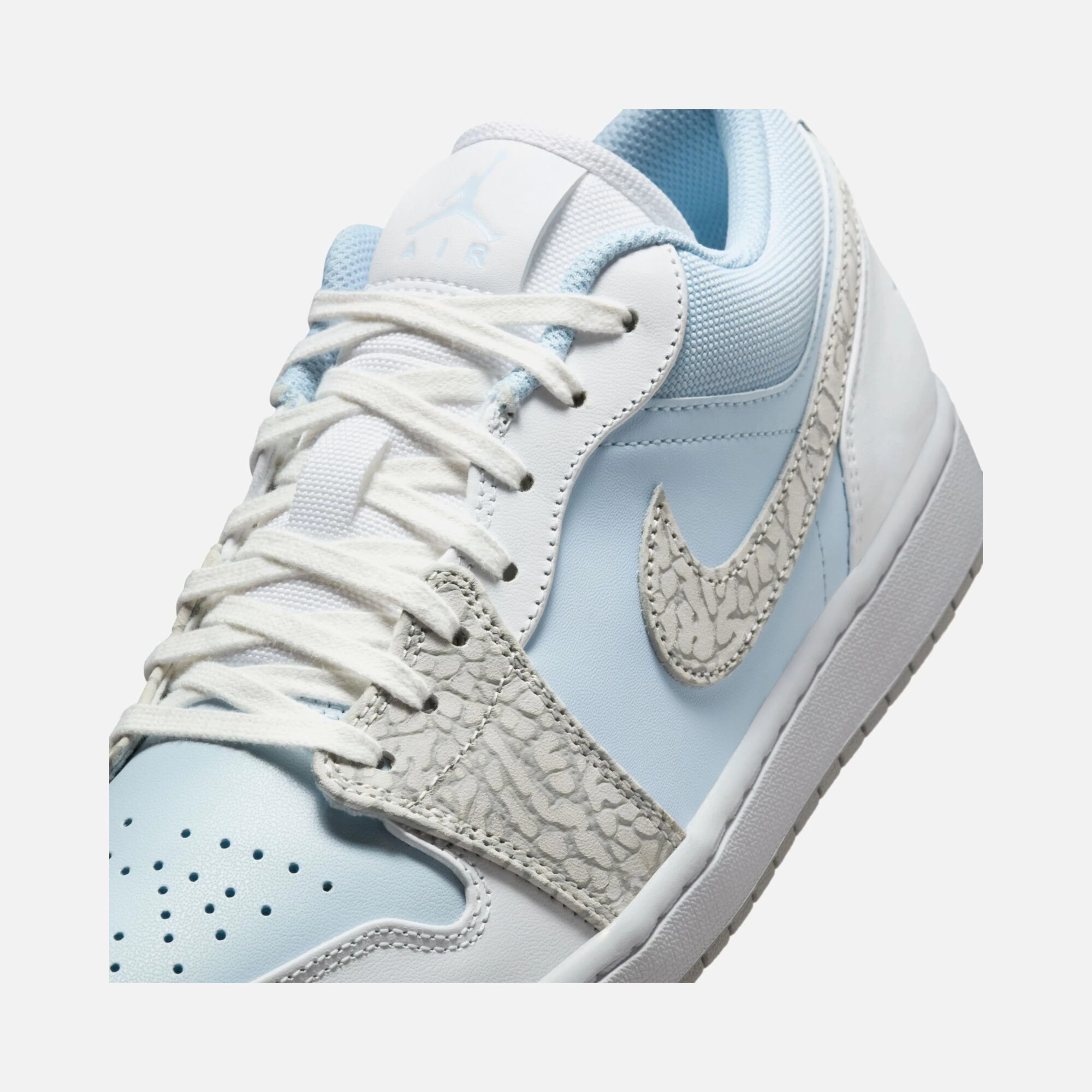 Кросівки чоловічі Air Jordan 1 Low Se Light Blue IB7692-400
