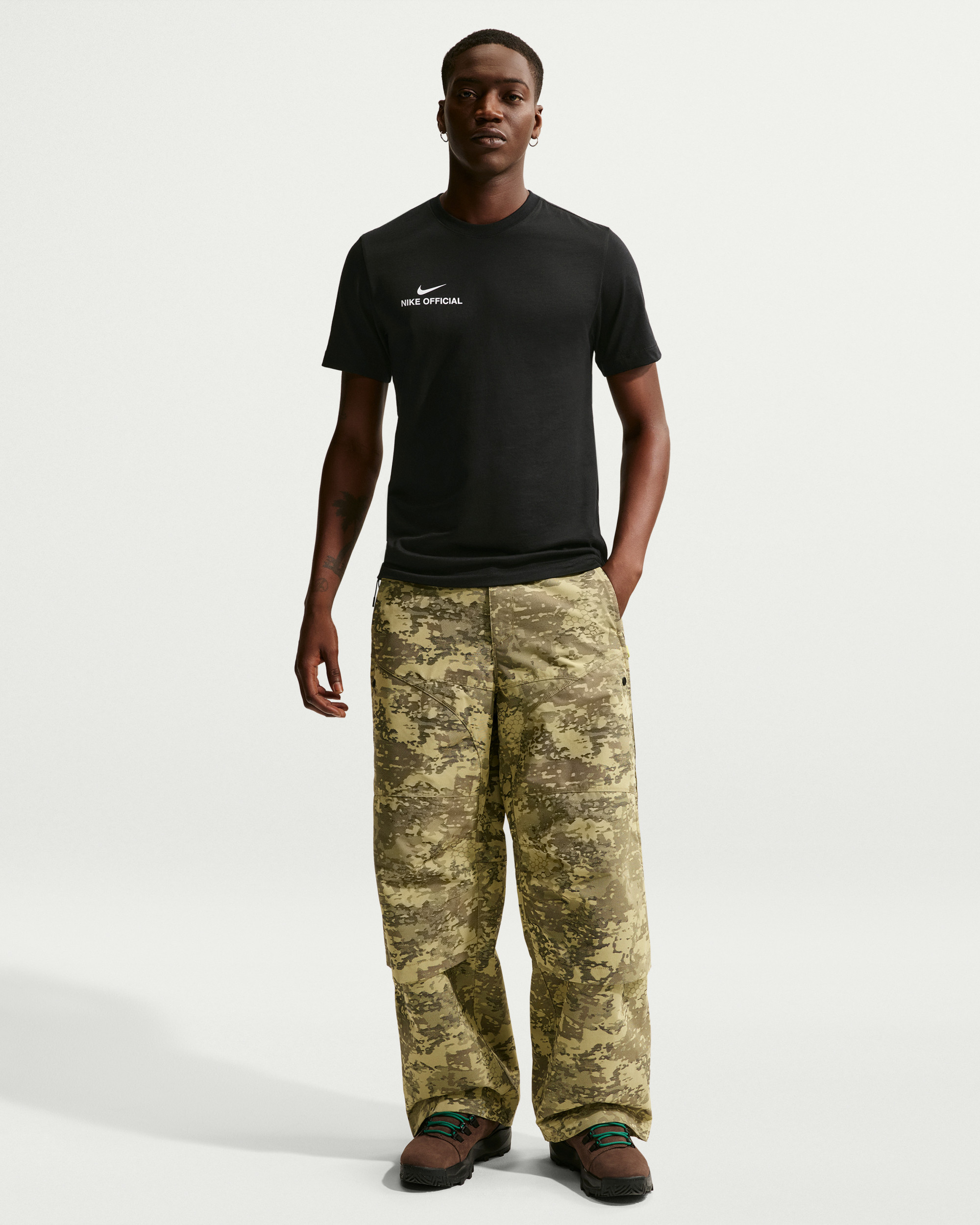 Футболка Nike U NSW TEE STD NIKE OFFICIAL IH1143-010