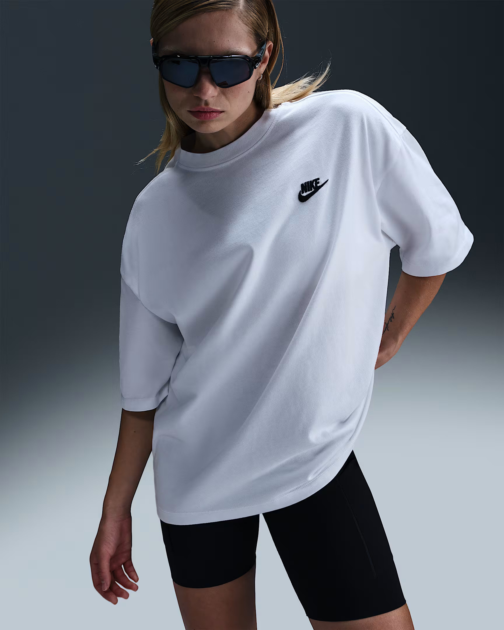 Футболка Nike NSW Ess Oversized Tee HV4655-100
