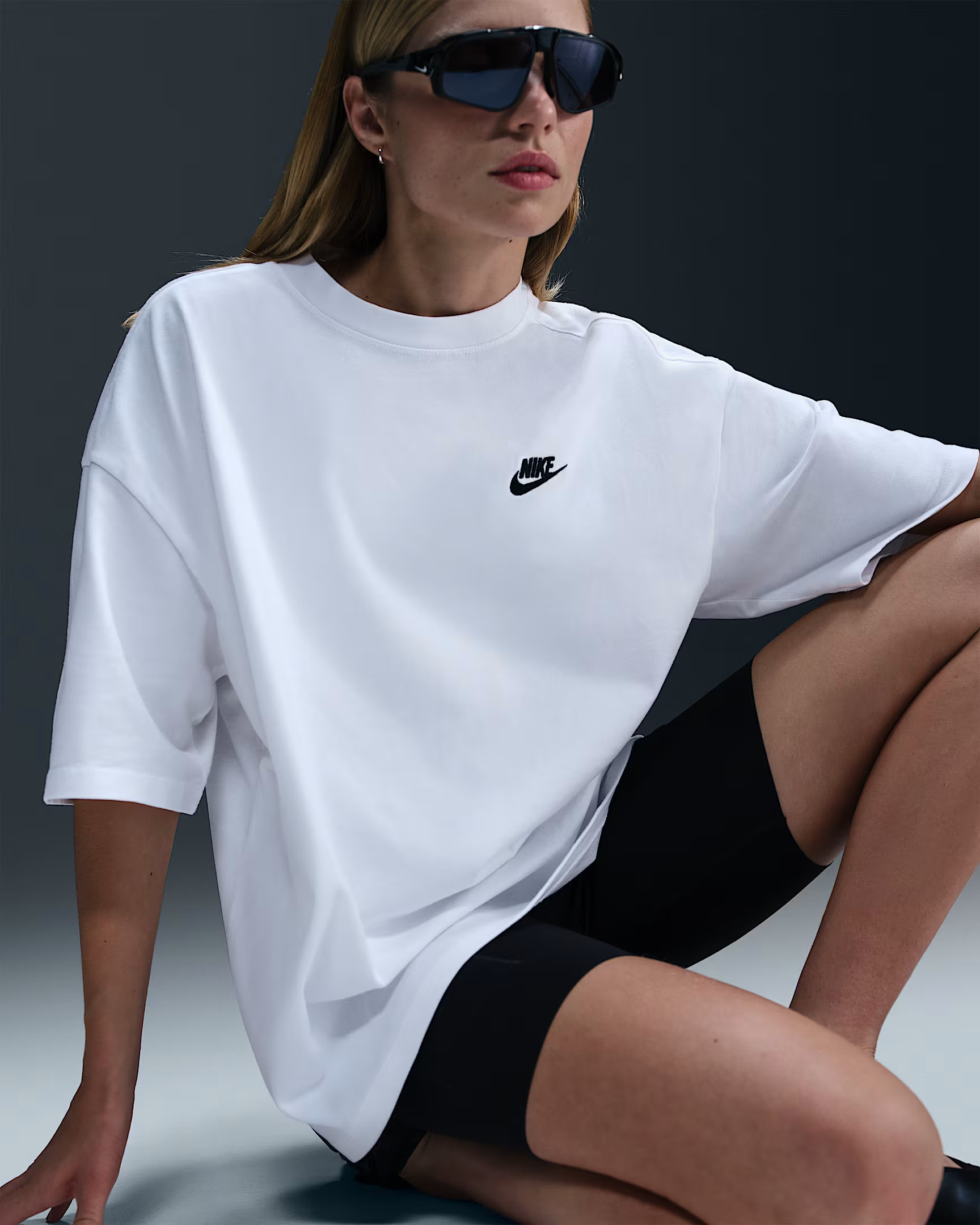 Футболка Nike NSW Ess Oversized Tee HV4655-100
