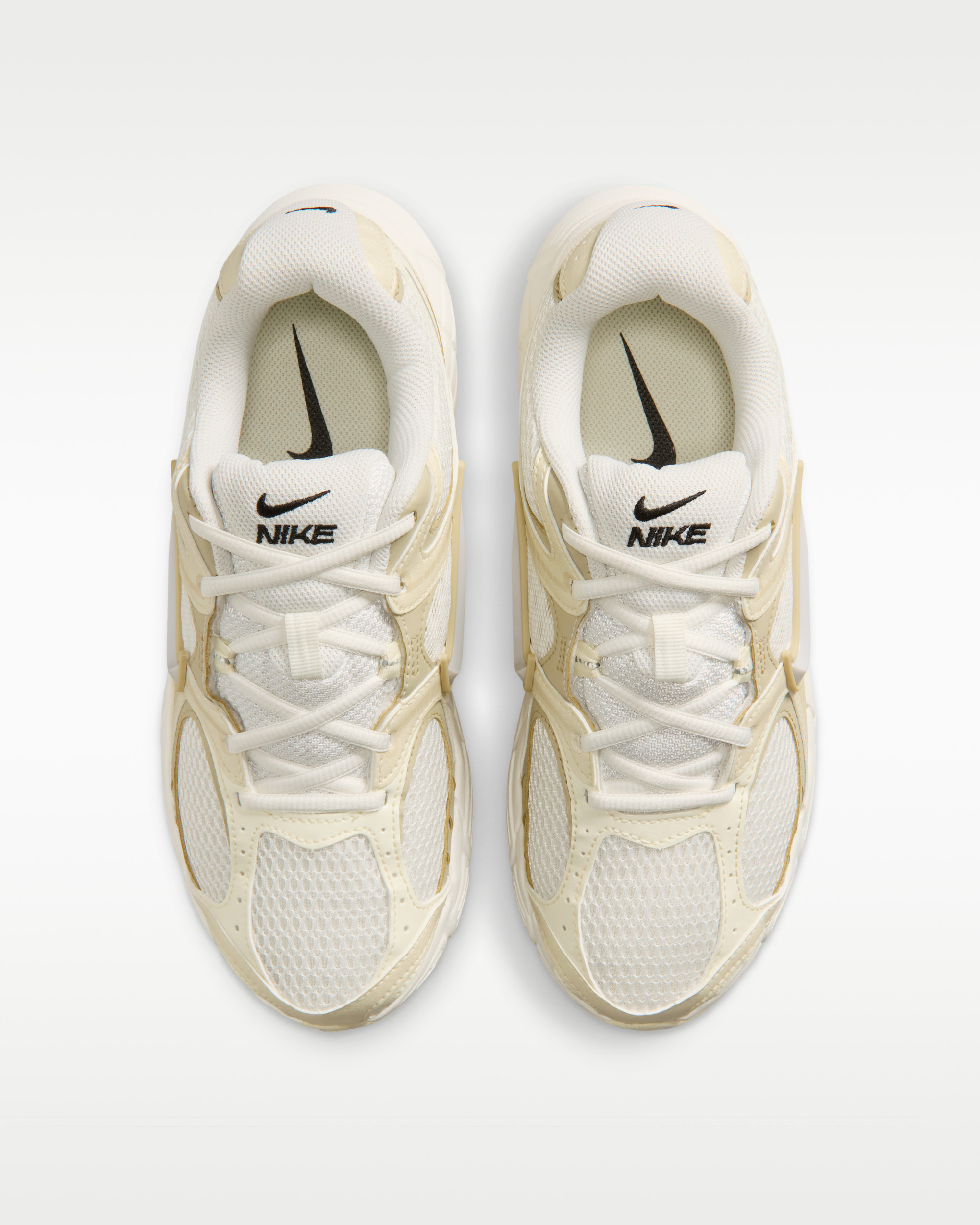 Кросівки Nike W V5 RNR SE IO0464-101