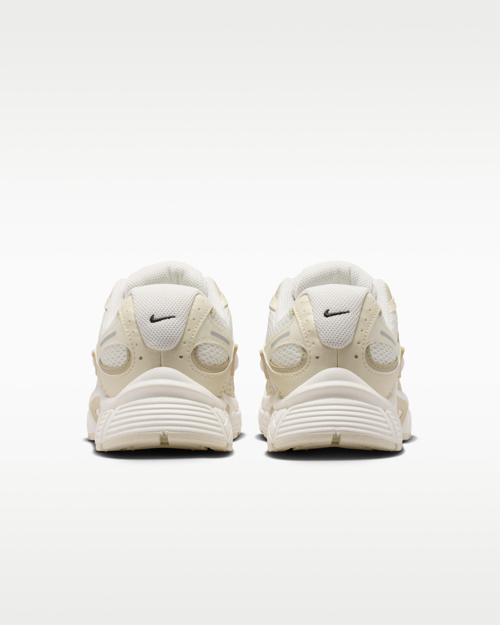 Кросівки Nike W V5 RNR SE IO0464-101