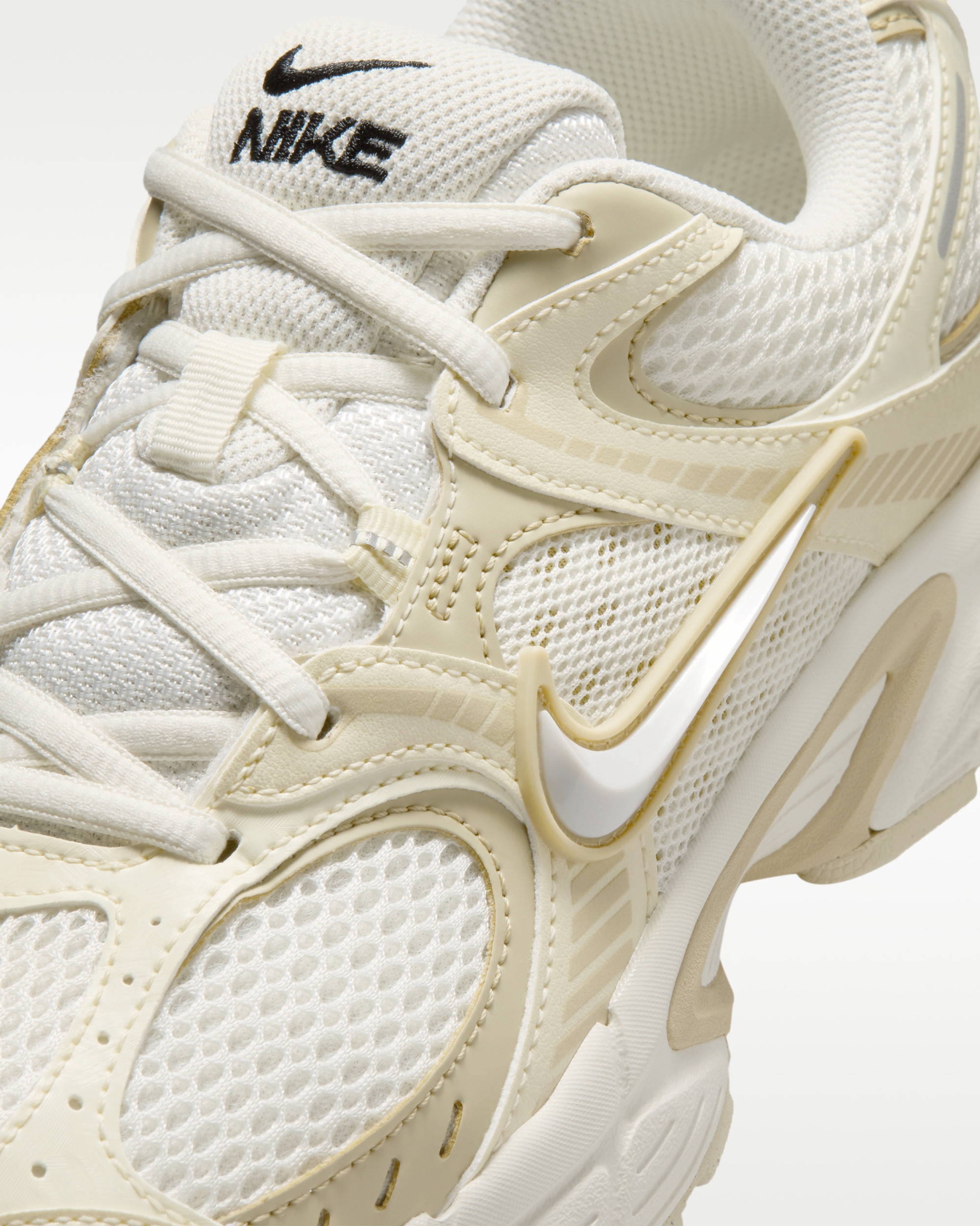 Кросівки Nike W V5 RNR SE IO0464-101