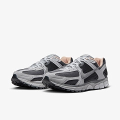 Кросівки чоловічі Nike Zoom Vomero 5 Black/White HV5982-001 41 HV5982-001