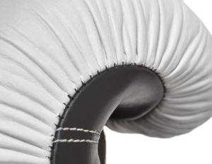 Рукавиці боксерські Reebok Combat Leather Boxing Gloves чорний, білий Чол 10 унцій RSCB-10010WH-10