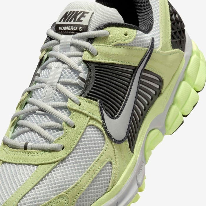 Кросівки Nike ZOOM VOMERO 5 HF1553-700