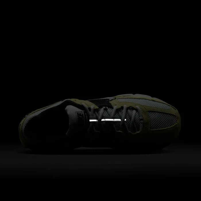 Кросівки Nike ZOOM VOMERO 5 HF1553-700