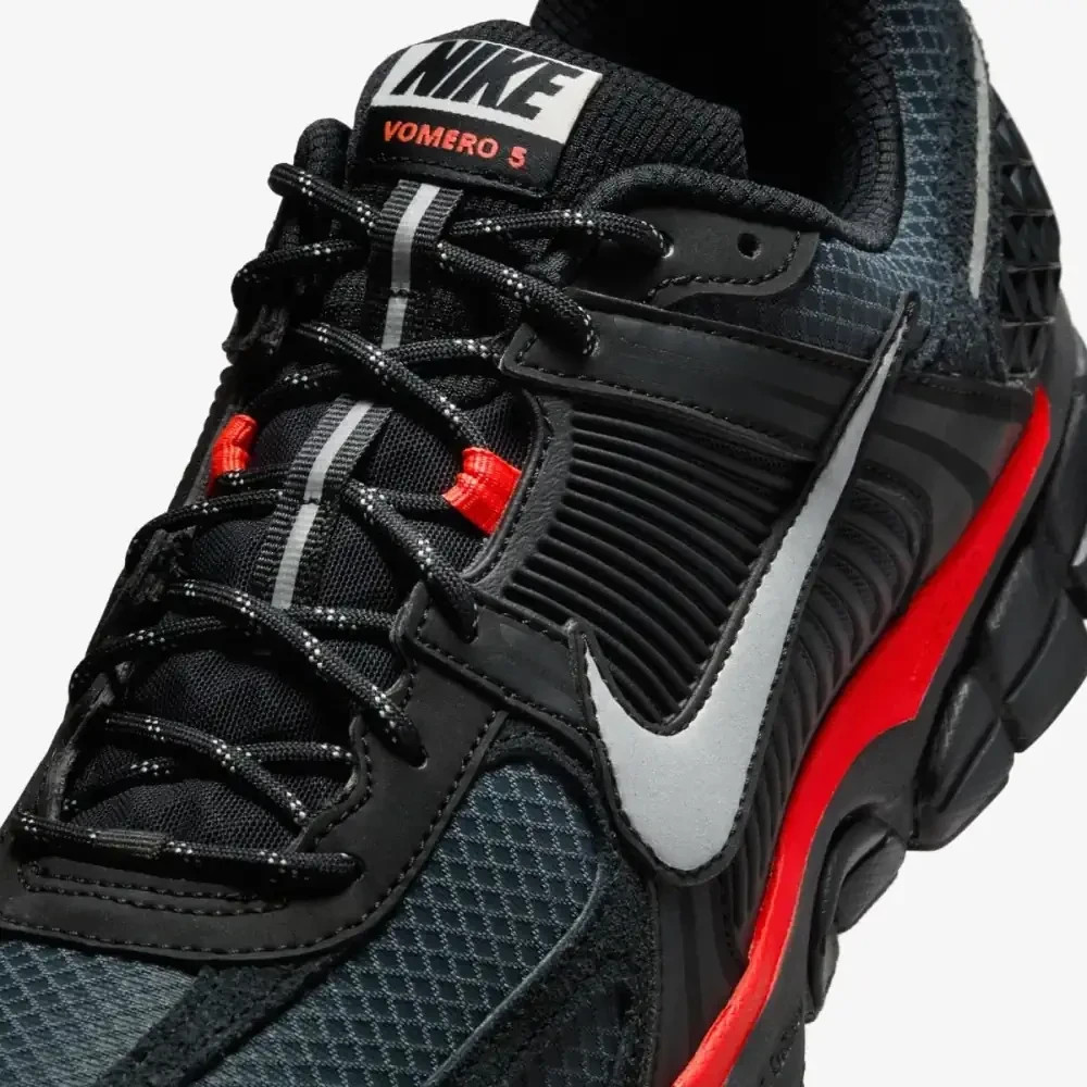 Кросівки Nike Vomero 5 Bred HV2527 002