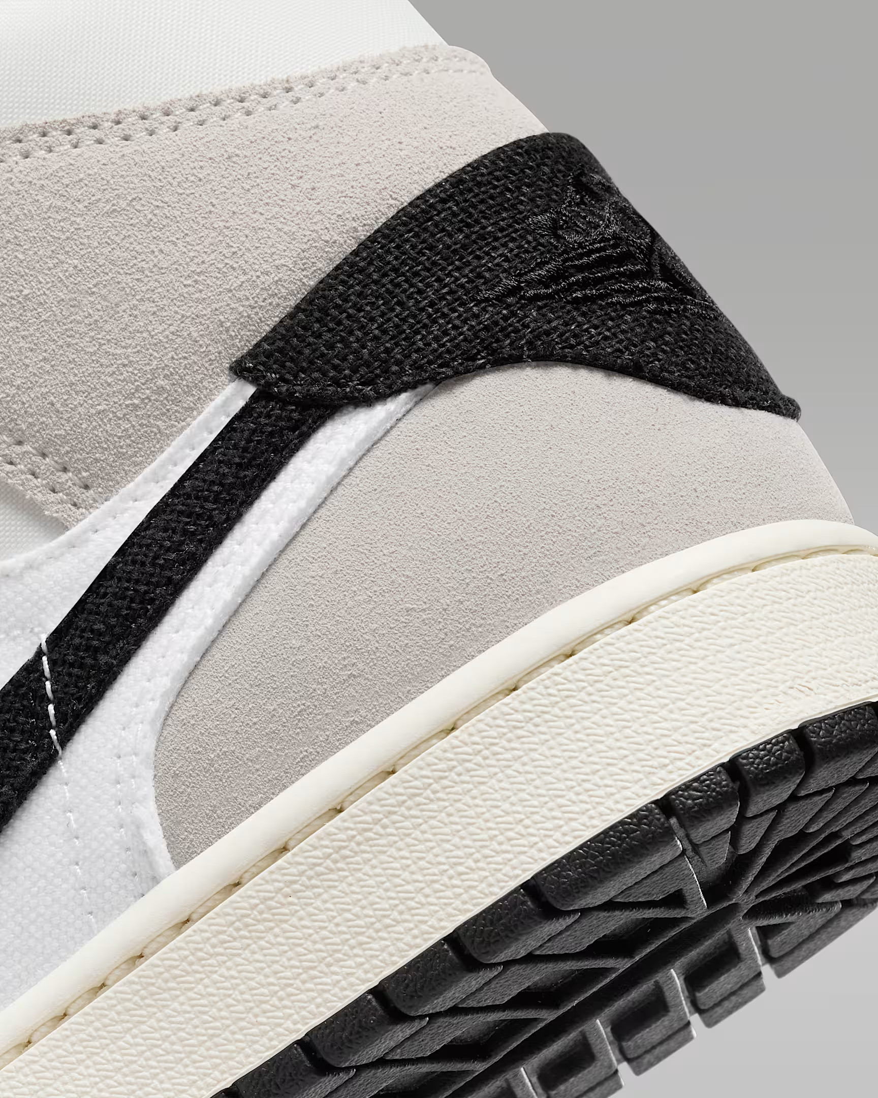 Кросівки AIR JORDAN 1 MID SE CRAFT WHITE/GREY DZ4136-002