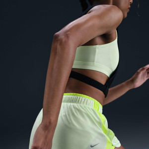 Шорти жіночі Nike Run Nvlt Green HJ2234-701