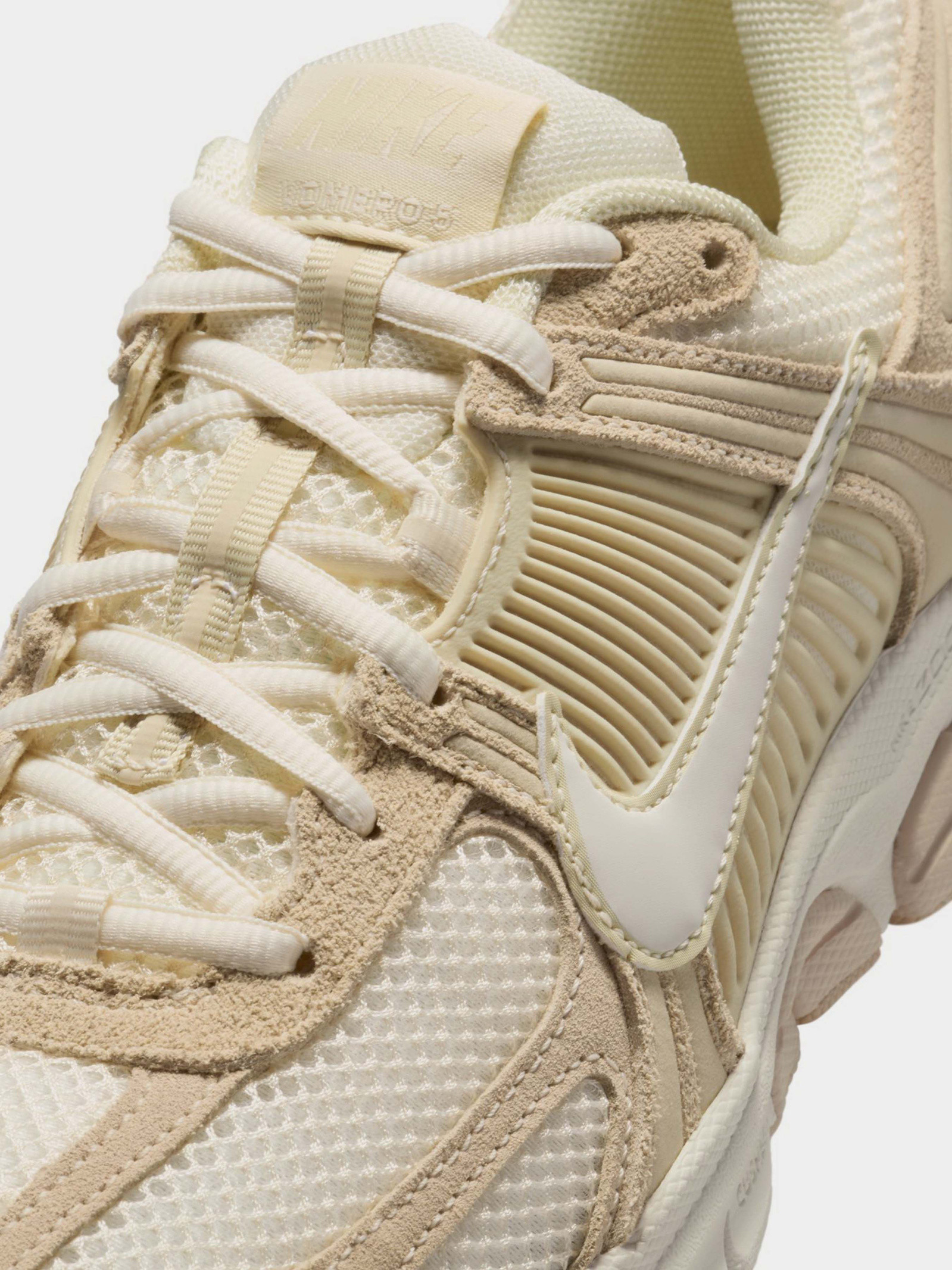 Кросівки Nike Zoom Vomero 5 HQ0458-200