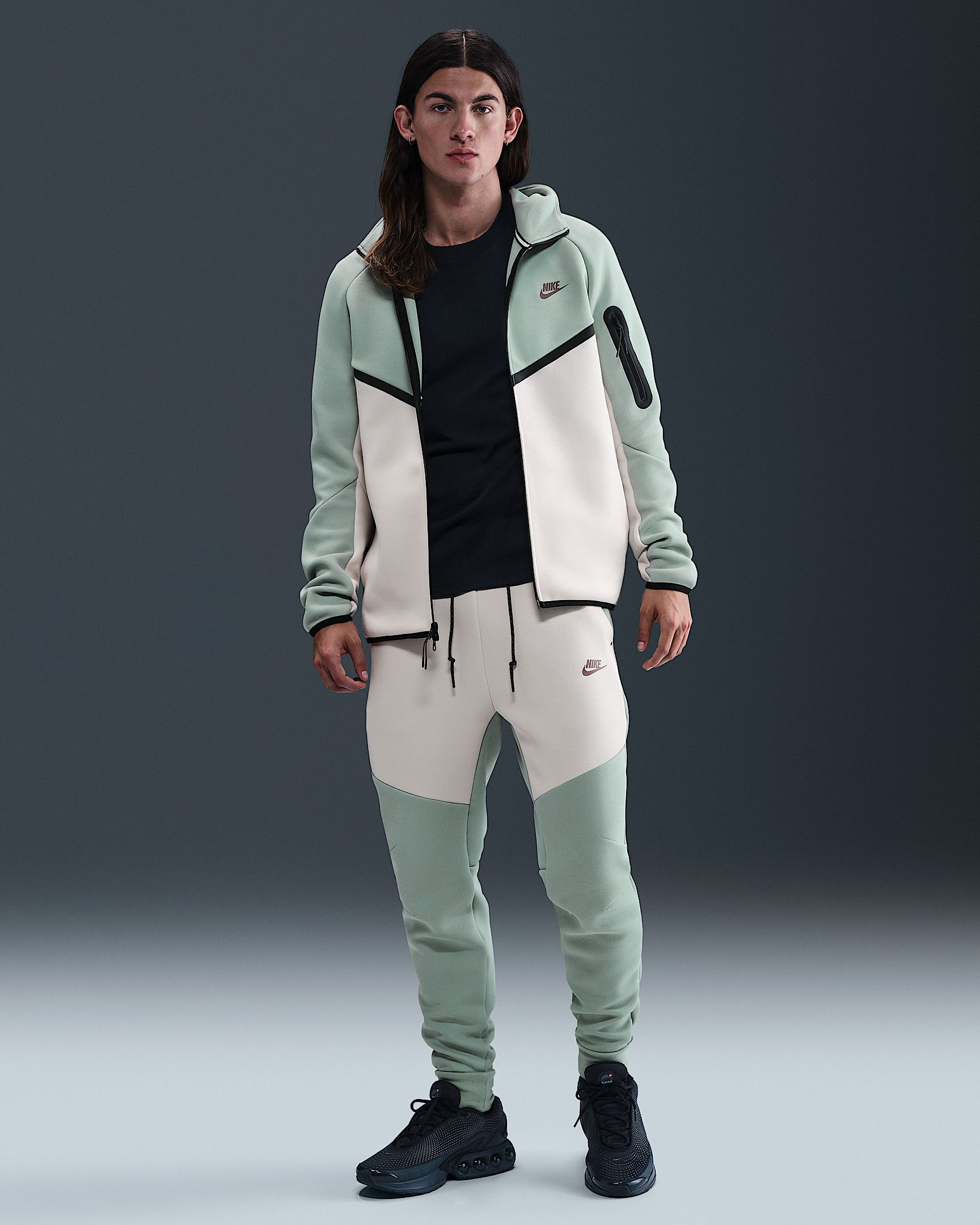Штани спортивні Nike Sportswear Tech Fleece HV0959-020