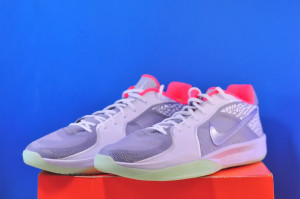 Кросівки Nike Sabrina 2 HF0670-900