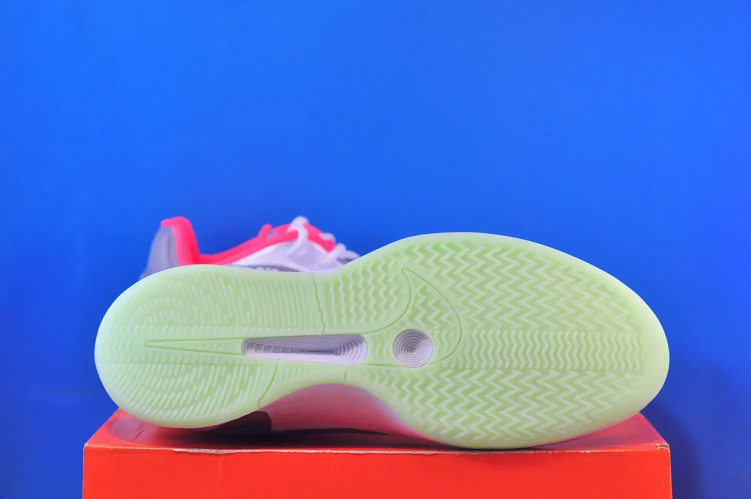 Кросівки Nike Sabrina 2 HF0670-900