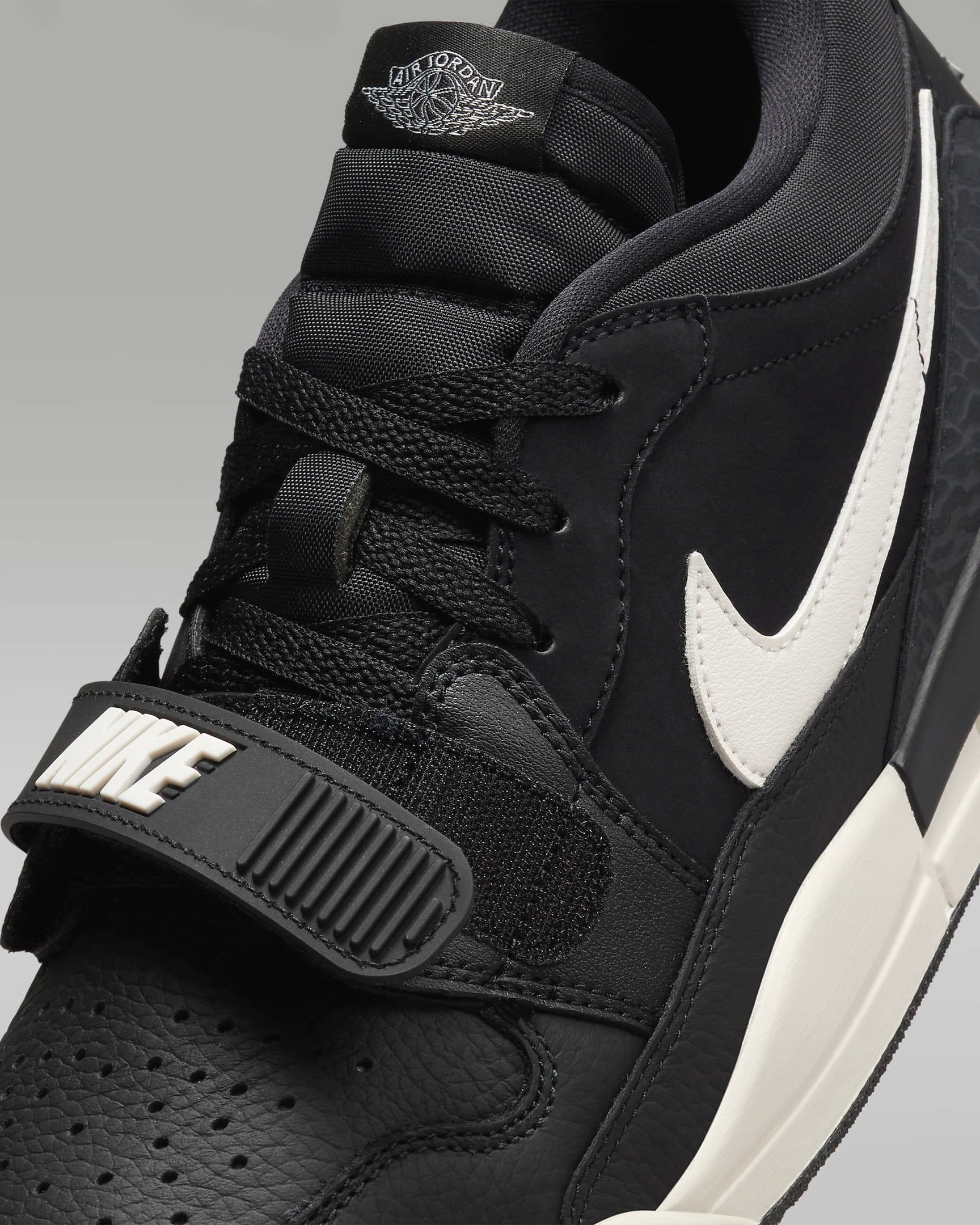 Кросівки чоловічі Air Jordan Legacy CD7069-001