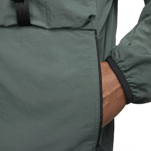 Вітровка Nike Tech Pack (зелена) FZ0750-338