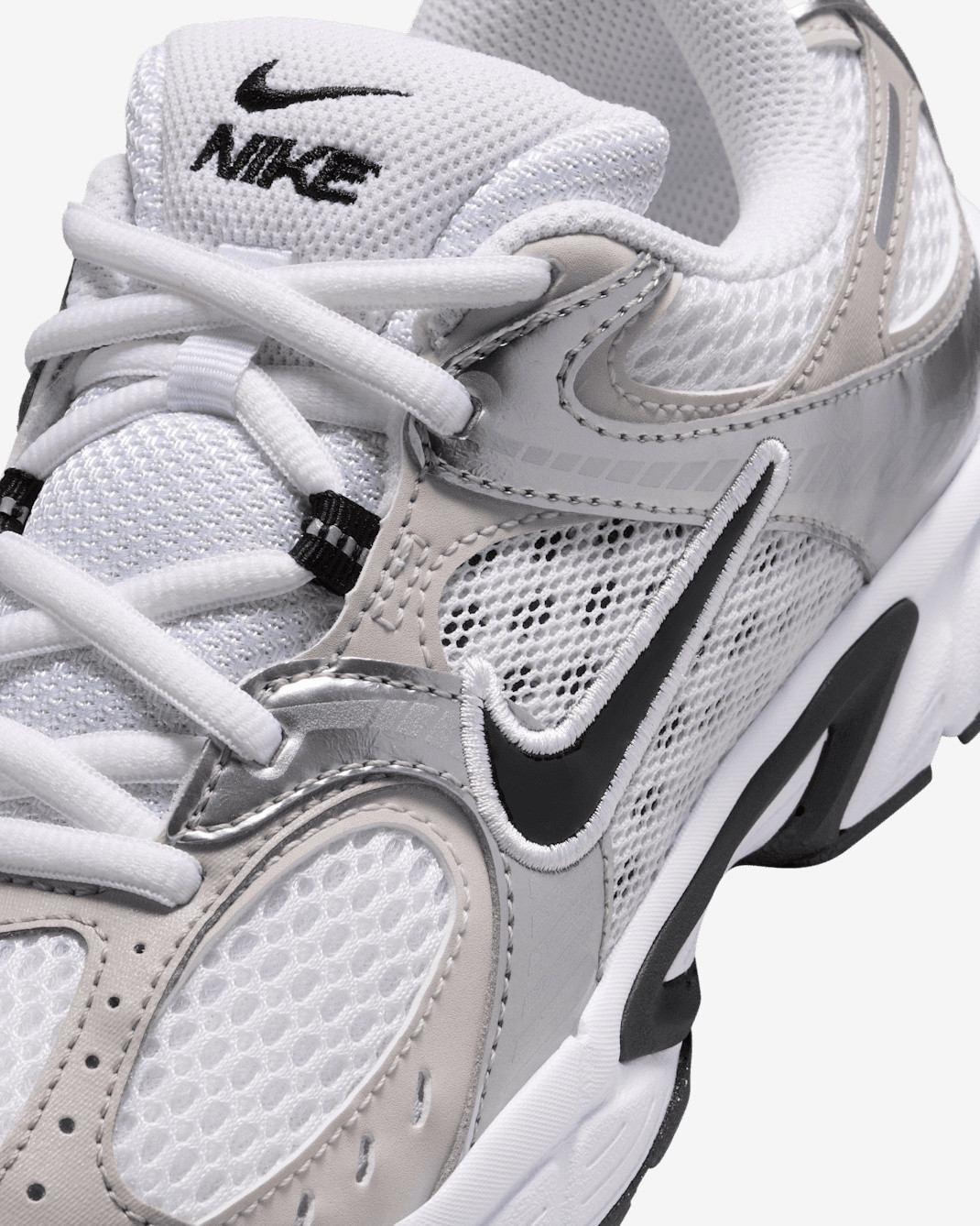 Кросівки Nike V5 RNR HQ6411-100