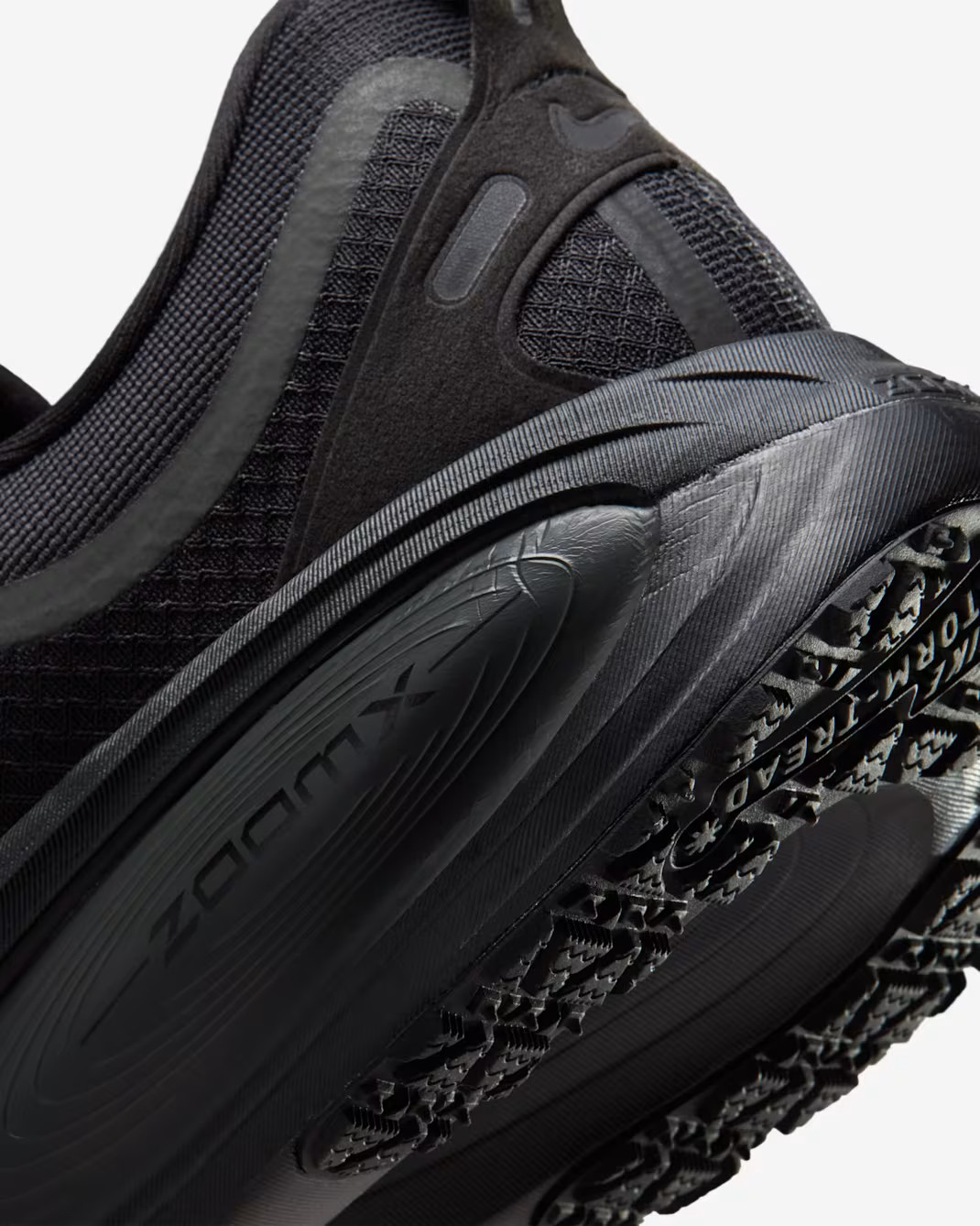 Кросівки Nike VOMERO 18 GTX HQ7001-001