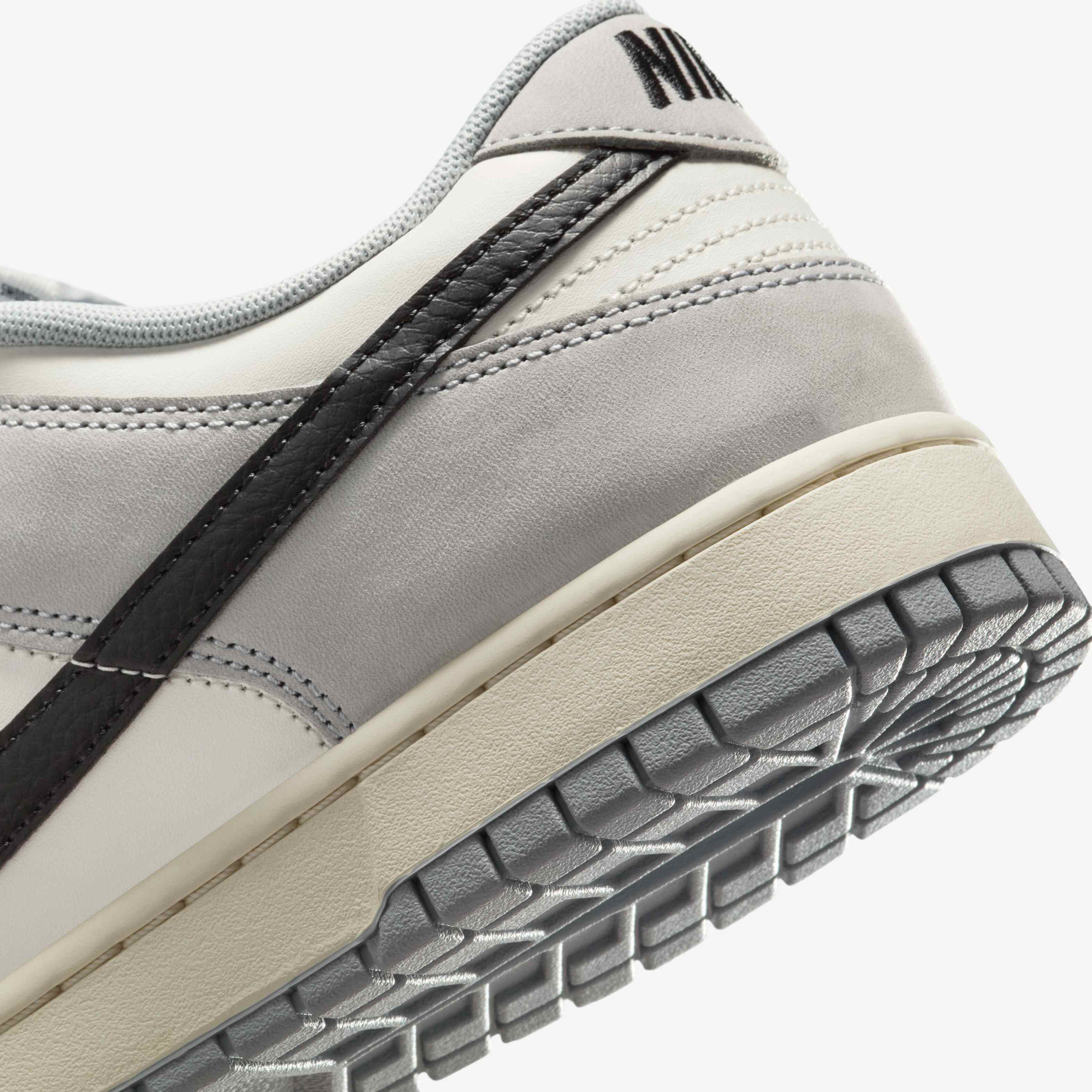 Кросівки чоловічі Nike Dunk Low Grey/White IB3079-101