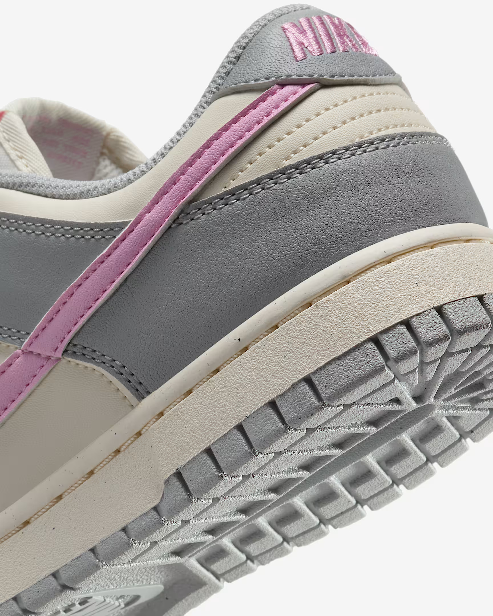 Кросівки жіночі Nike Dunk Low Next Nature Grey/Beige DD1873-002 36.5 DD1873-002