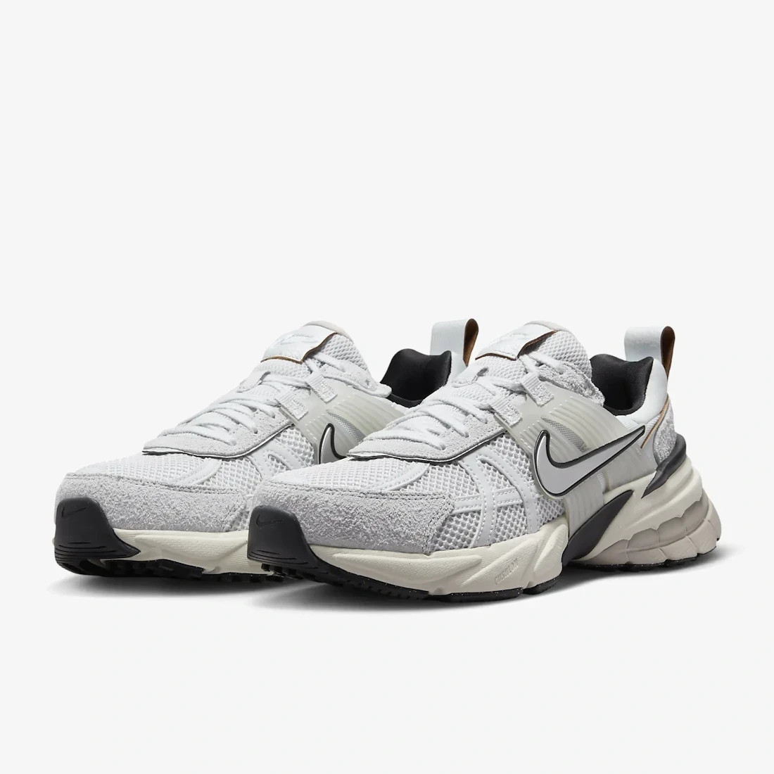 Кросівки NIKE W V2K RUN FN6703-100